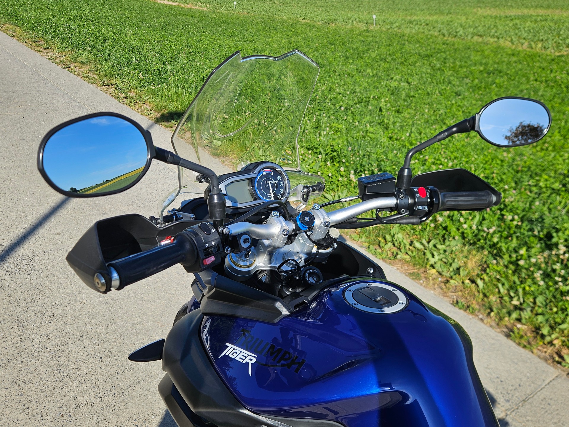 TRIUMPH Tiger 800 ABS-image-1