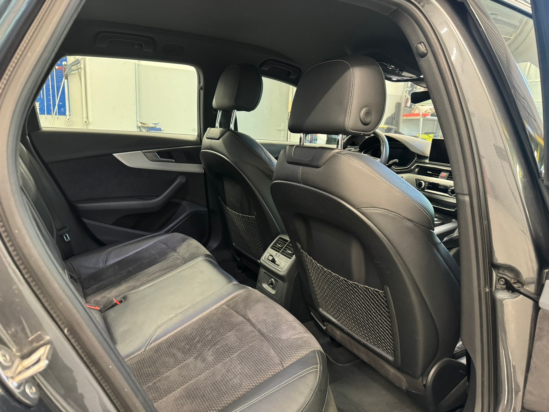 AUDI A4 Avant 2.0 TDI Design quattro S-tronic-image-10