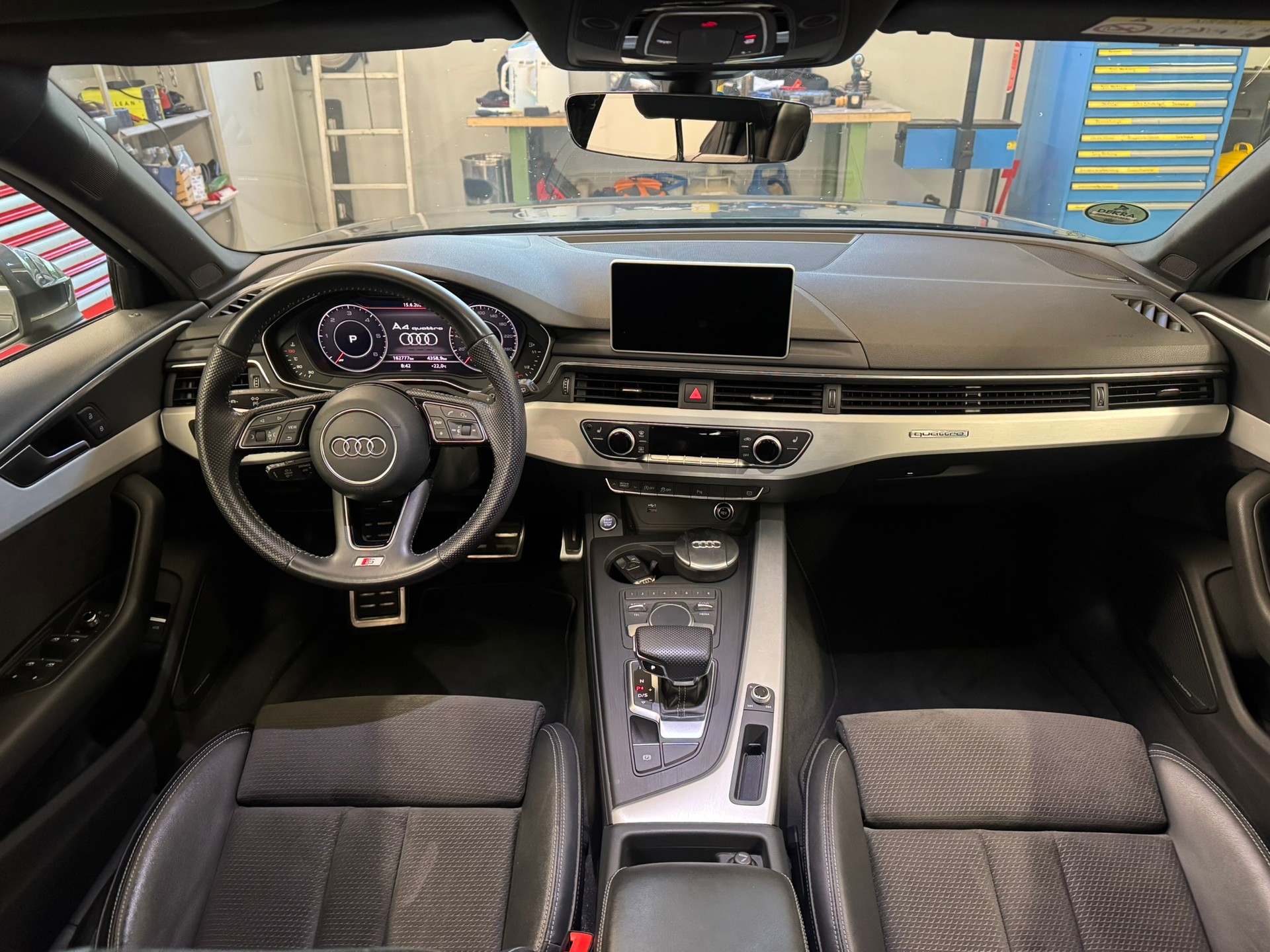 AUDI A4 Avant 2.0 TDI Design quattro S-tronic-image-6