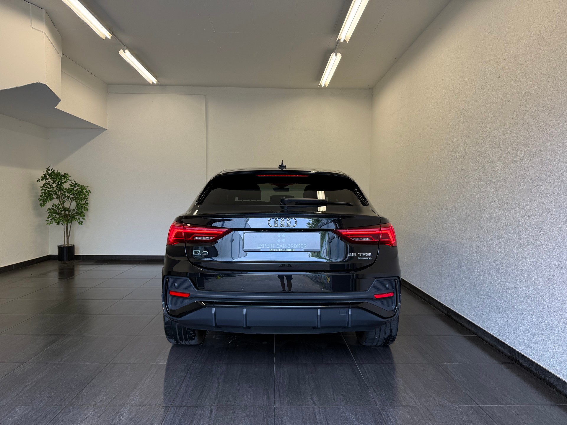 AUDI Q3 Sportback 45 TFSI S line quattro S-tronic-image-10