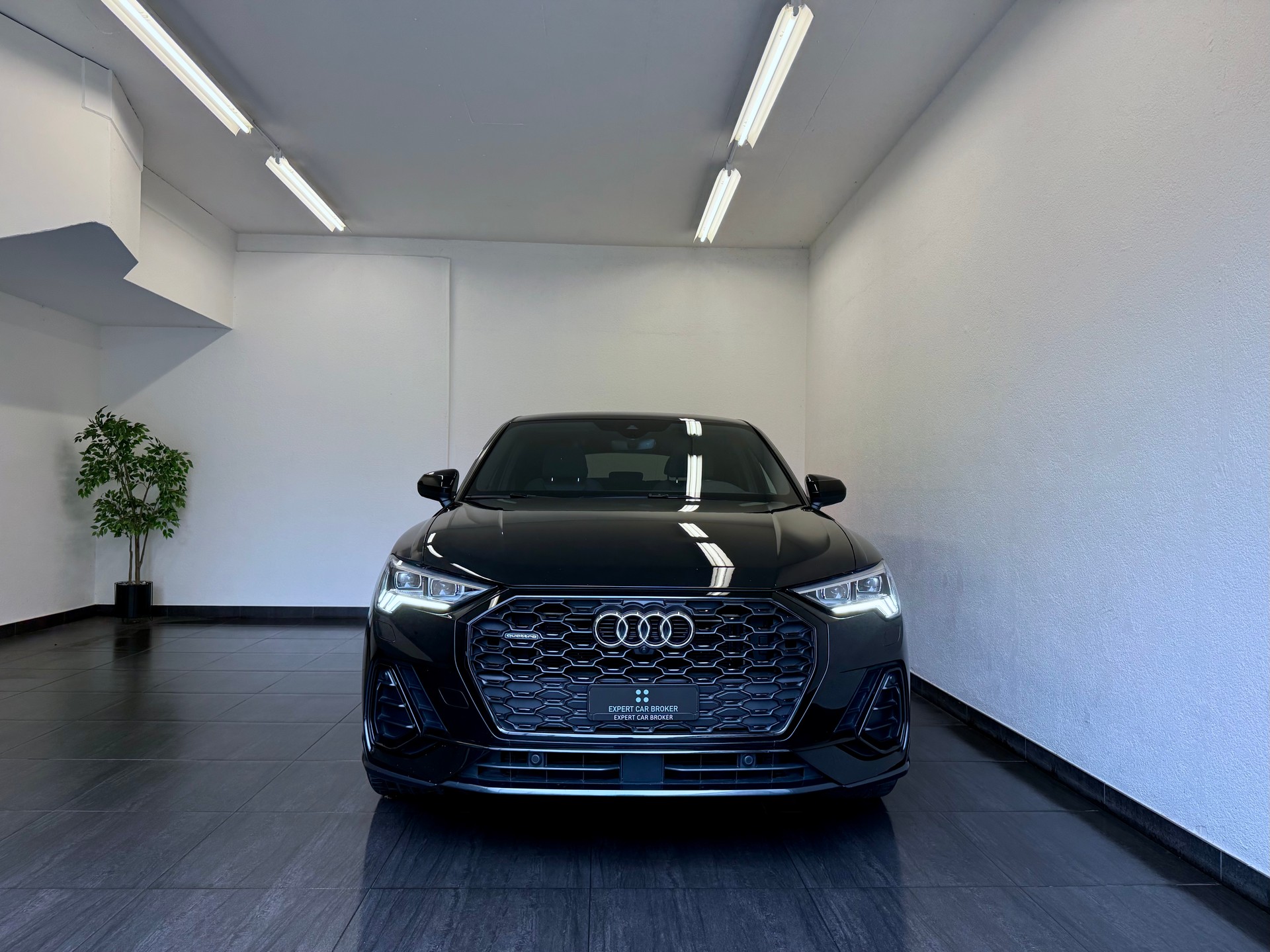 AUDI Q3 Sportback 45 TFSI S line quattro S-tronic-showroom-element-2