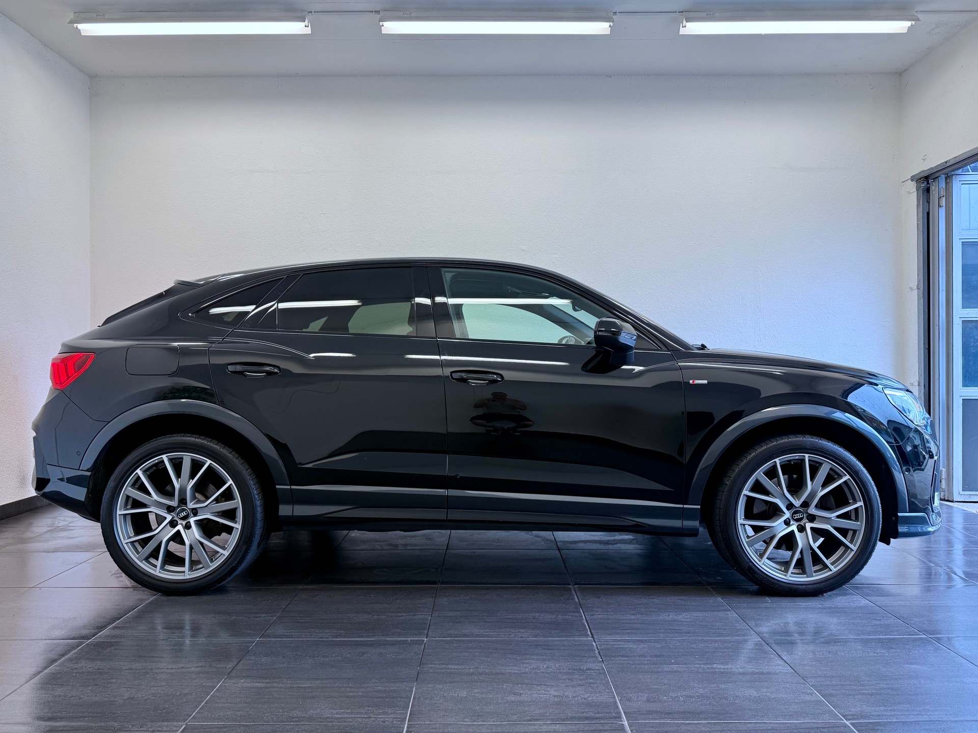 AUDI Q3 Sportback 45 TFSI S line quattro S-tronic-showroom-element-3