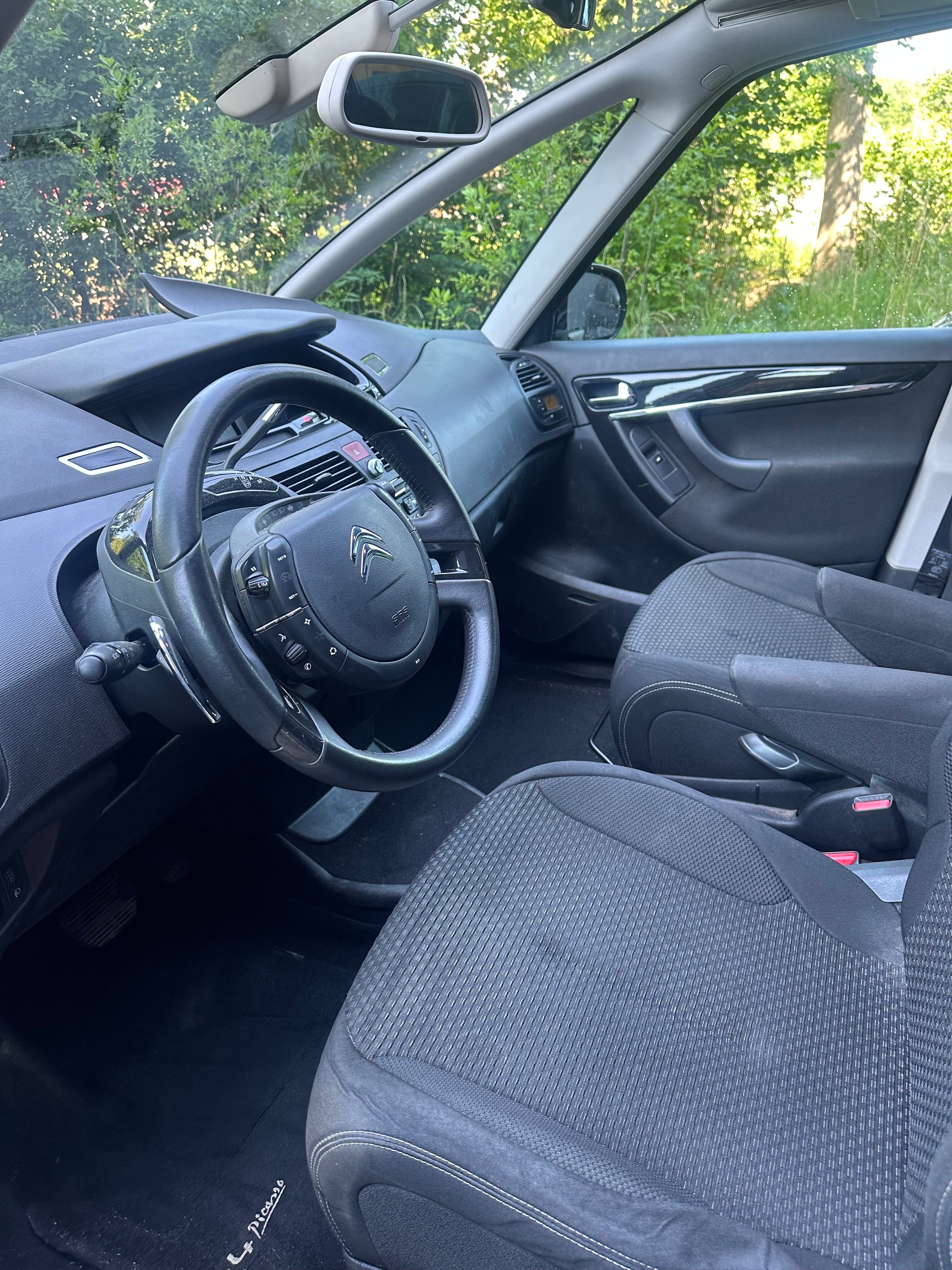 CITROEN Grand C4 Picasso 1.6 HDI 16V Séduction EGS6-image-3
