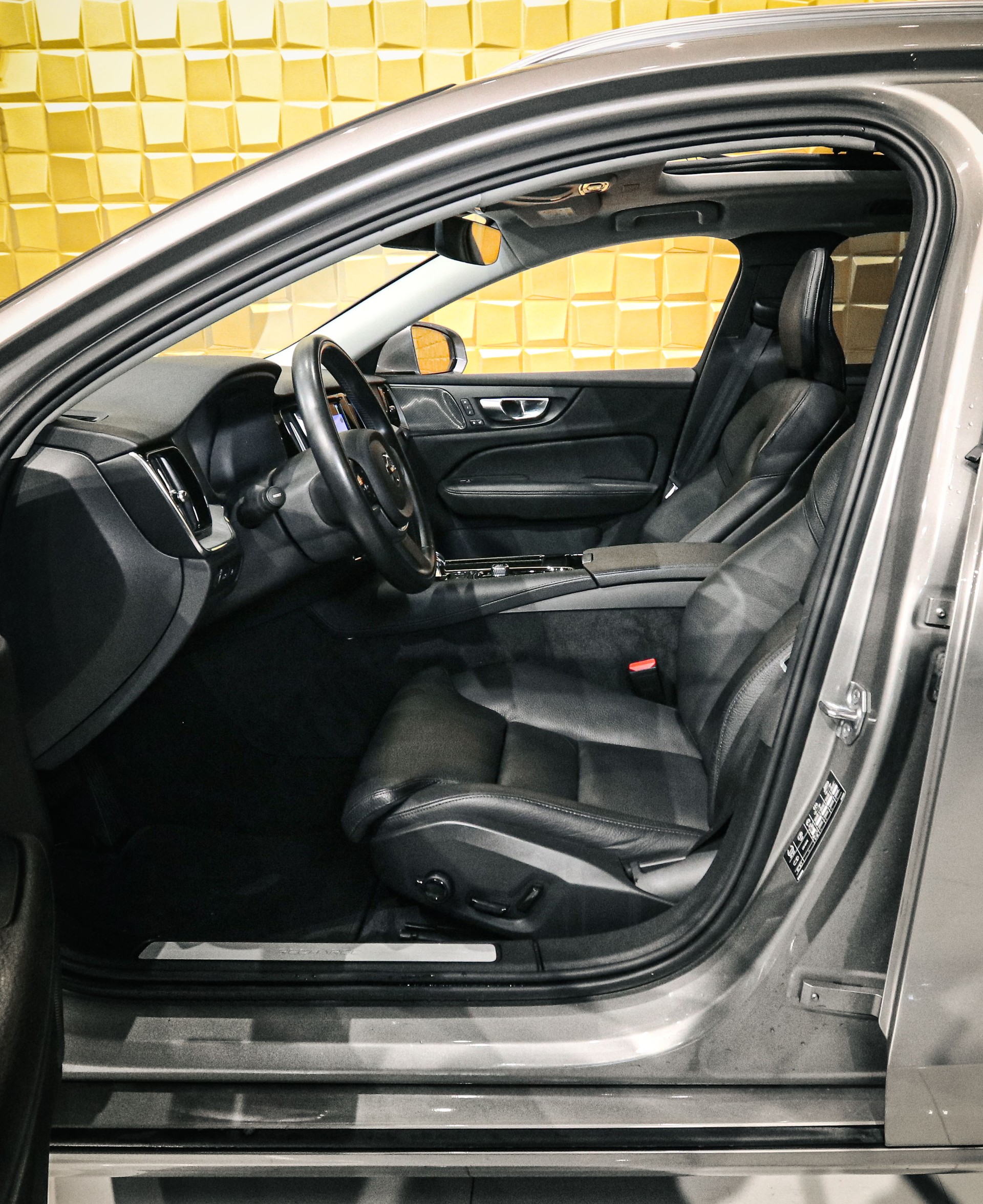 VOLVO V60 T6 eAWD Twin Engine Inscription Geartronic-image-8