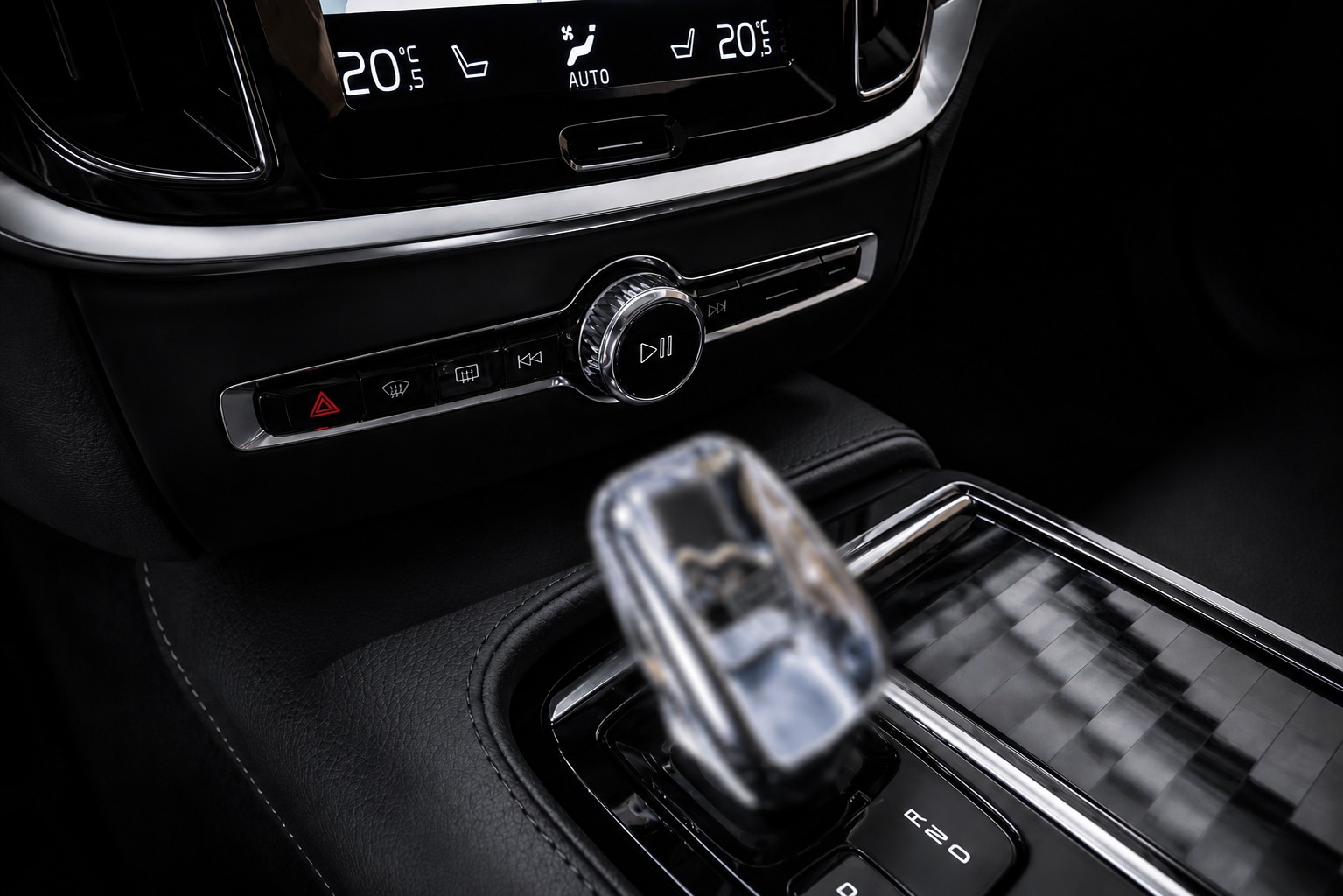 VOLVO V60 T6 eAWD Twin Engine Inscription Geartronic-image-17