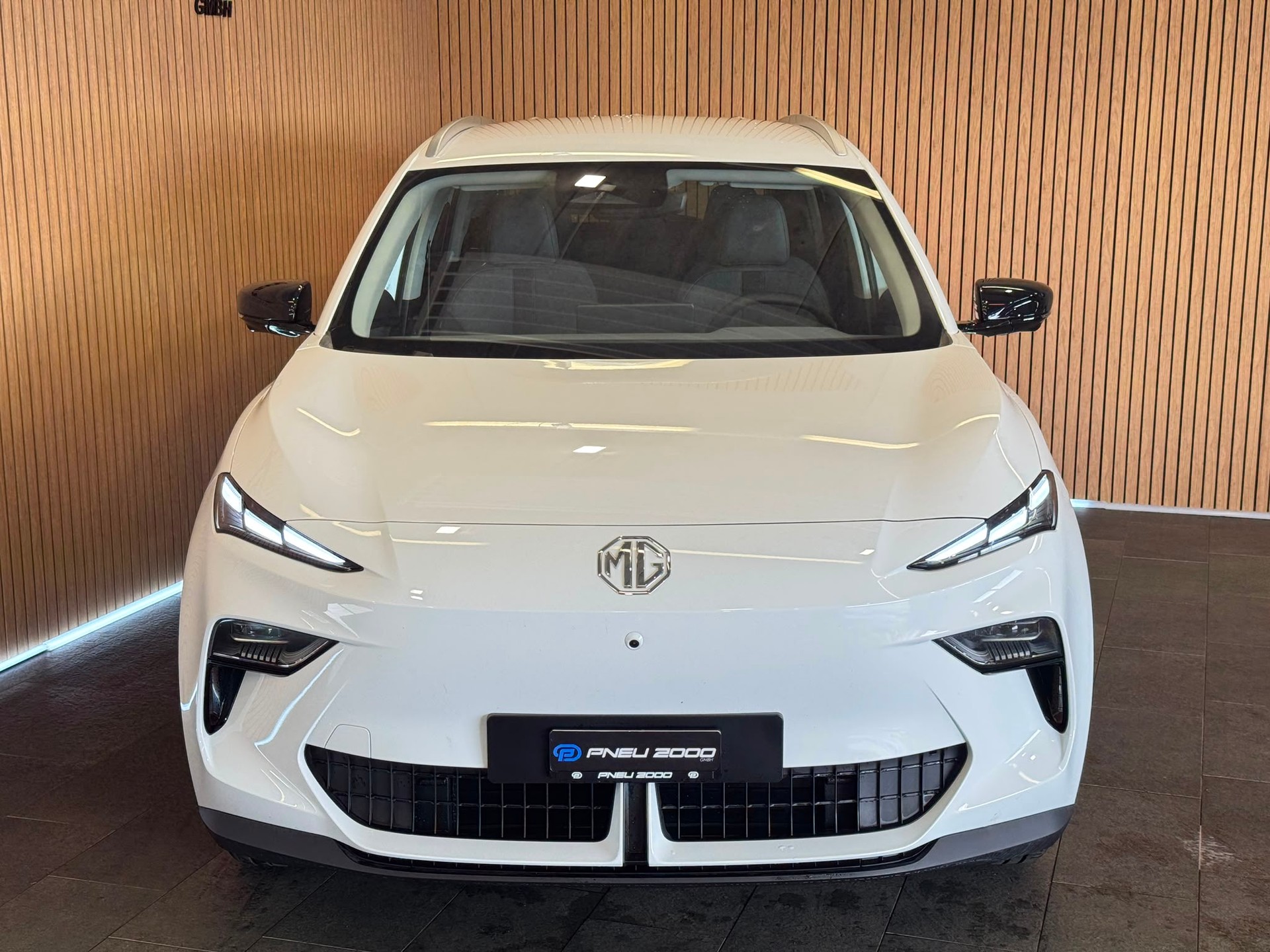 MG S5 EV 64kWh Luxury-showroom-element-1