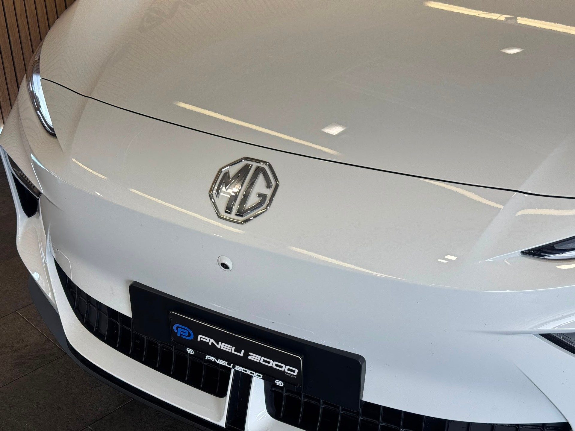 MG S5 EV 64kWh Luxury-showroom-element-2