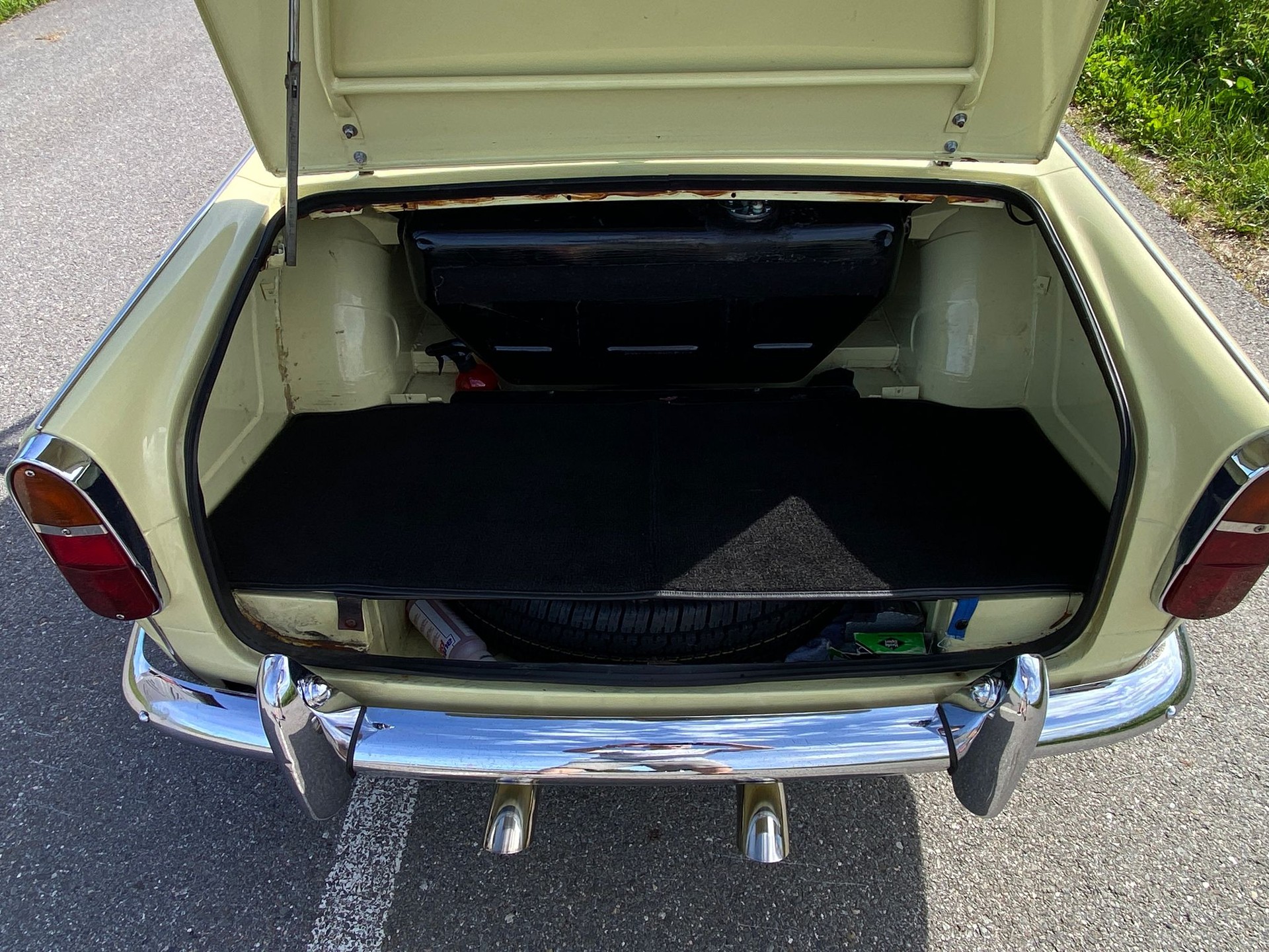 TRIUMPH TR4A-image-7