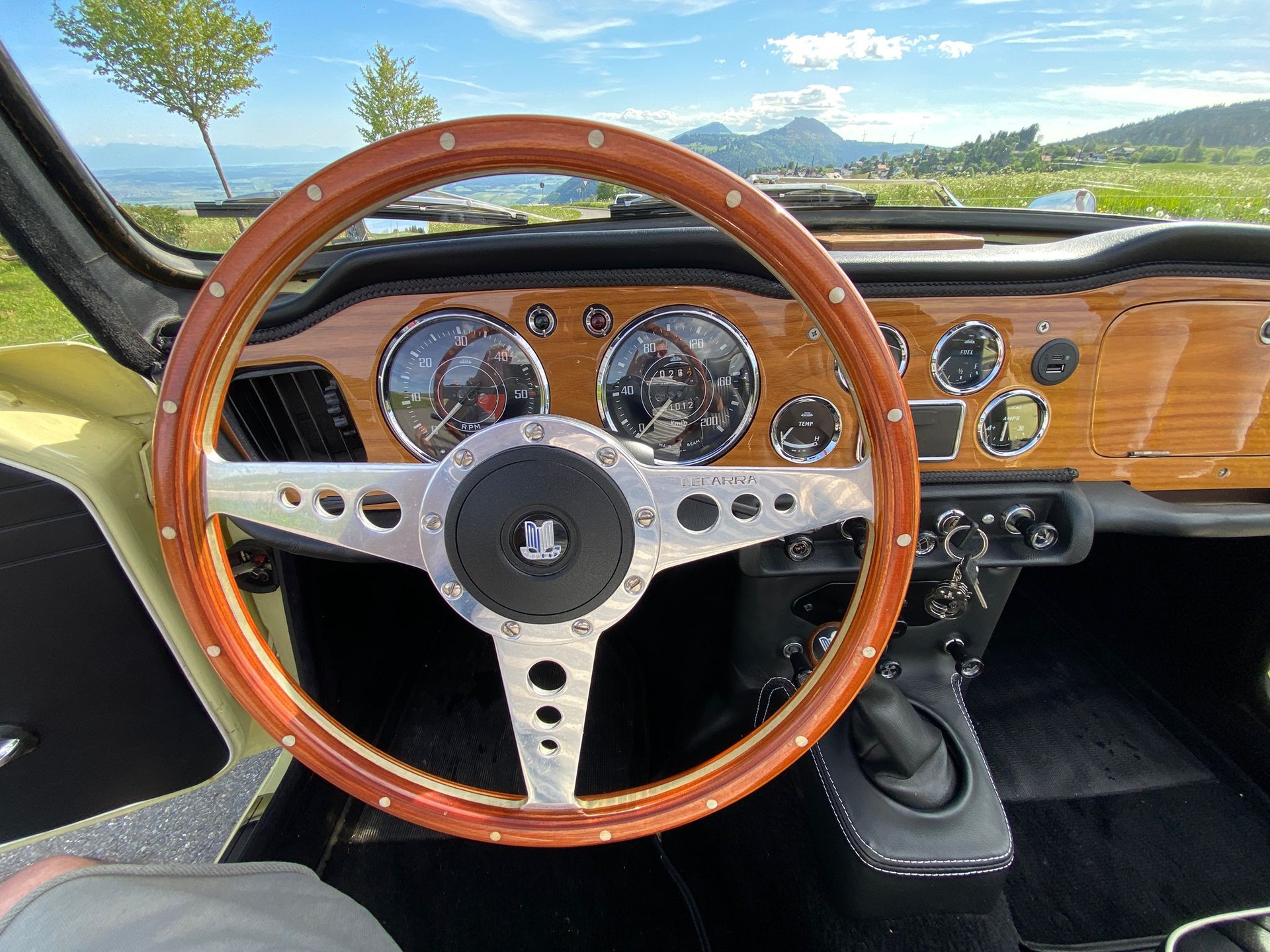 TRIUMPH TR4A-showroom-element-3