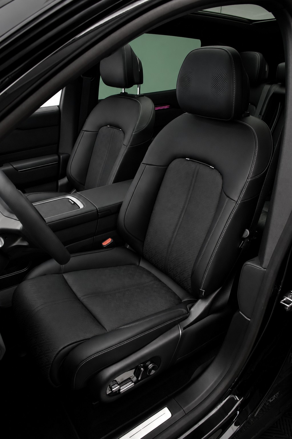 ZEEKR 7X 100kWh Privilege AWD, Comfort & Cockpitpaket, "Onyx Black"-image-17
