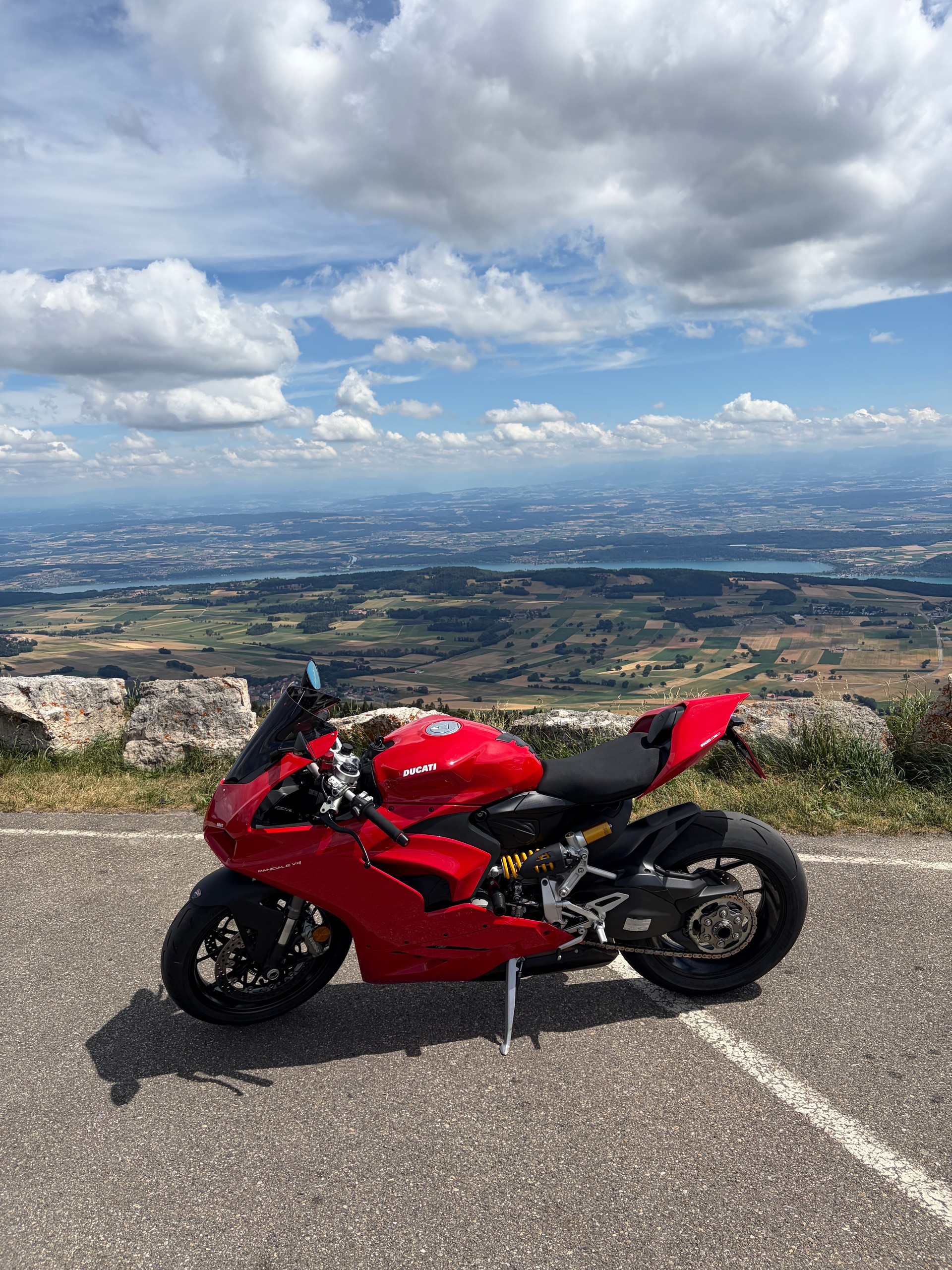 DUCATI Panigale V2-image-2
