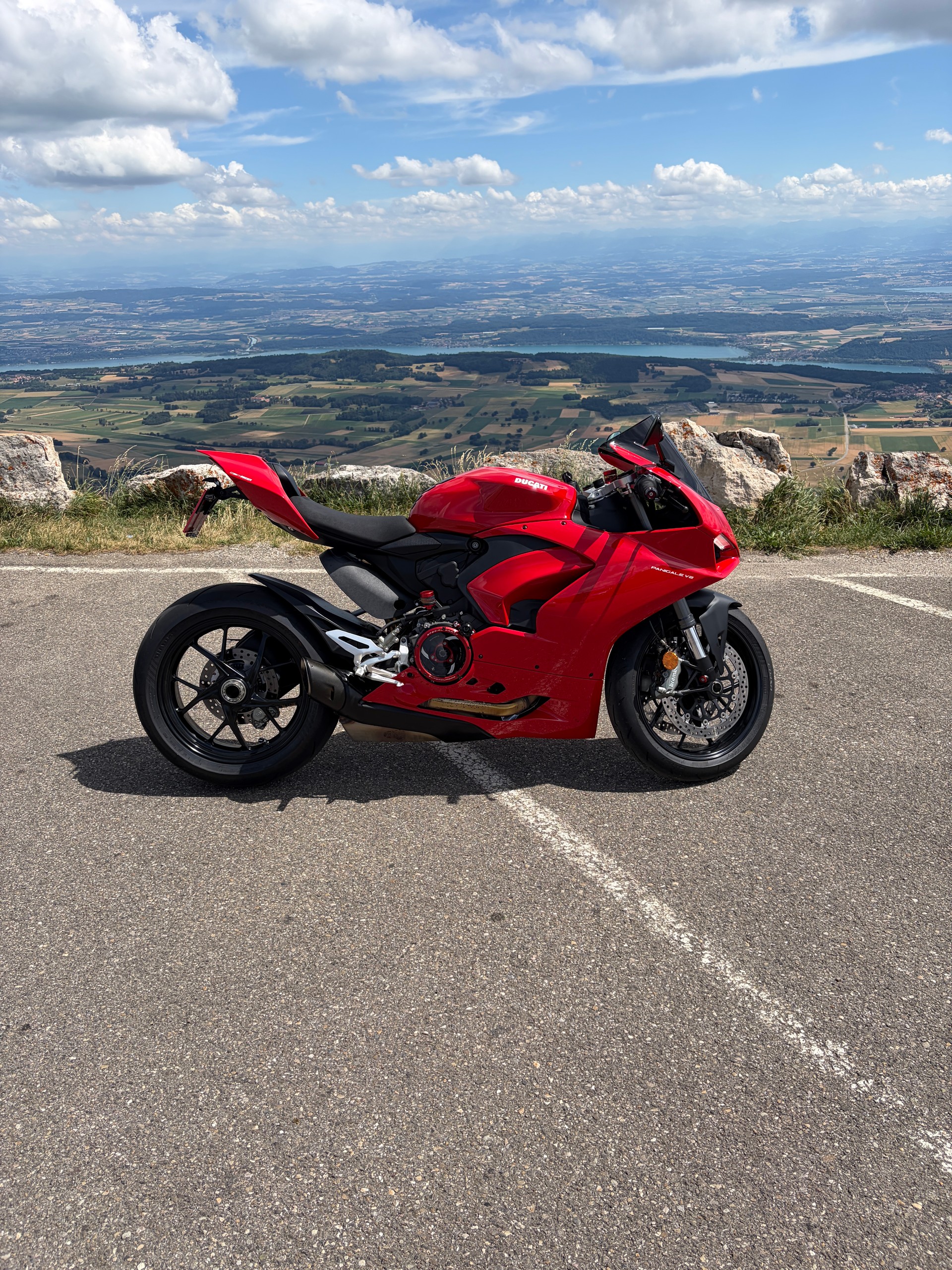 DUCATI Panigale V2-image-1