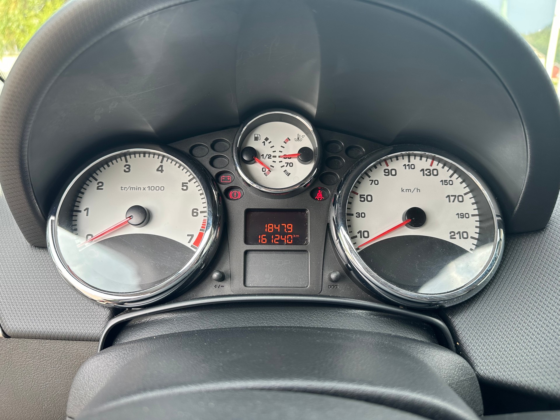 PEUGEOT 207 1.6 16V Swiss Edition-image-7