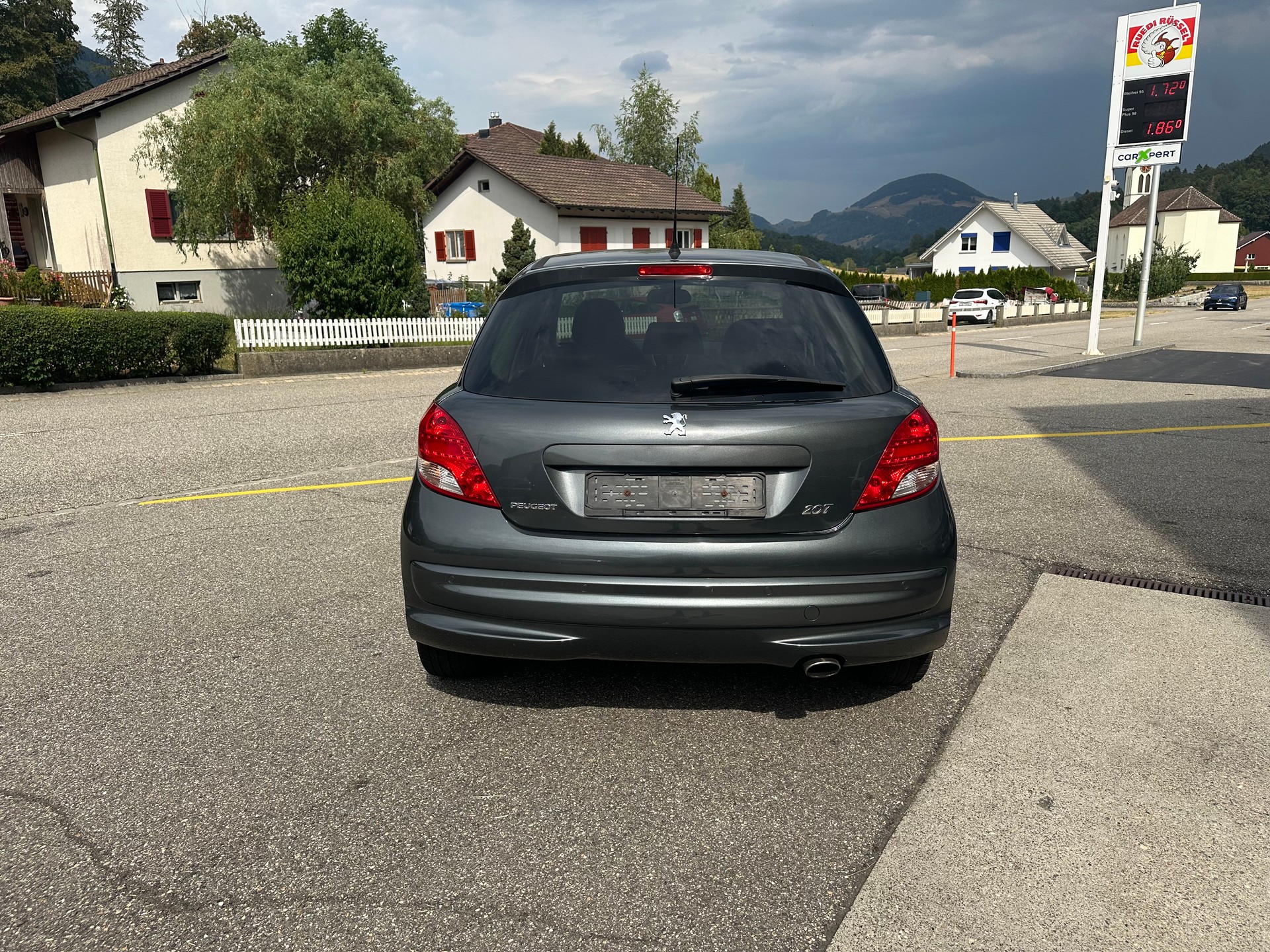 PEUGEOT 207 1.6 16V Swiss Edition-image-2
