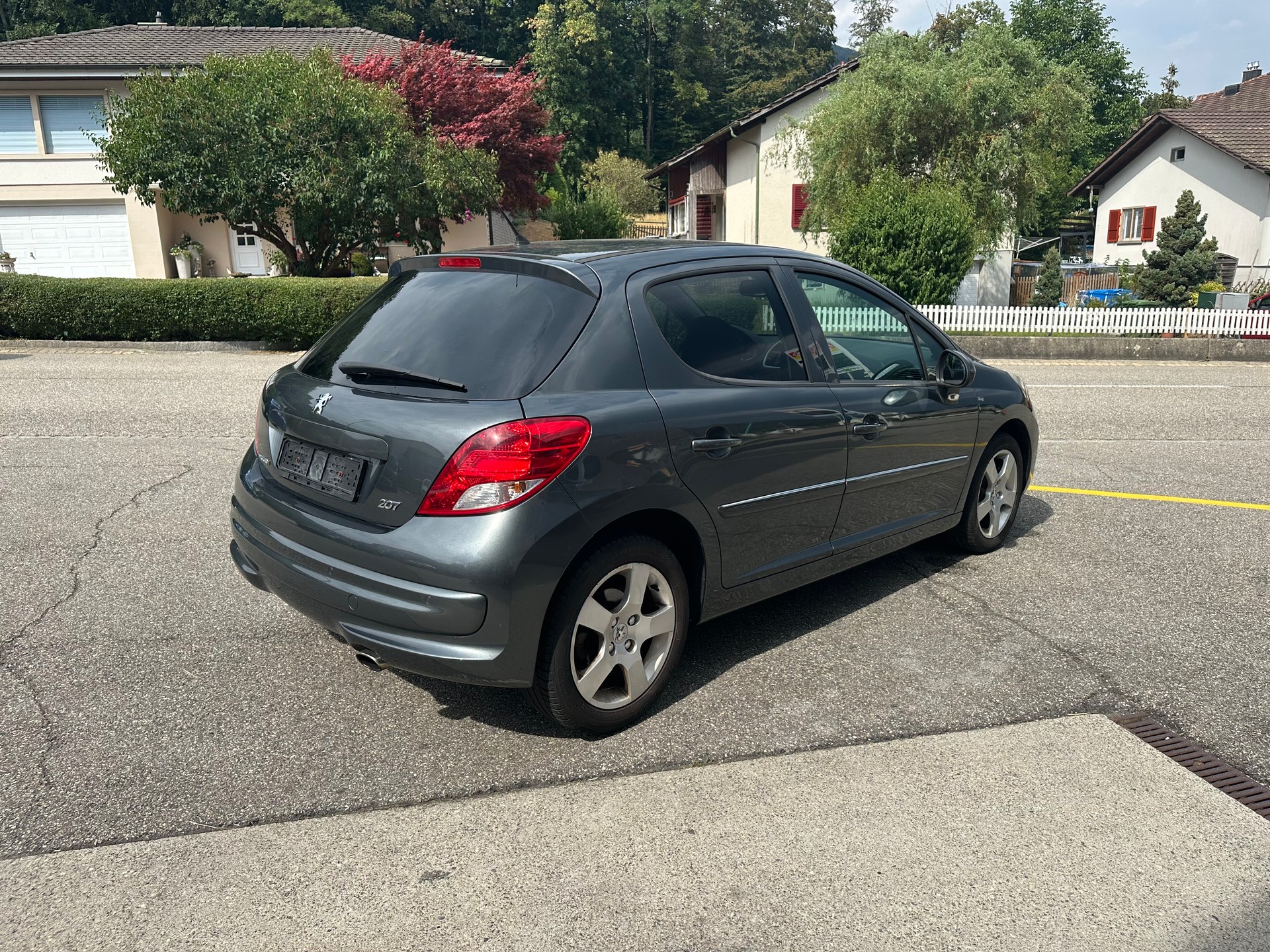 PEUGEOT 207 1.6 16V Swiss Edition-image-3