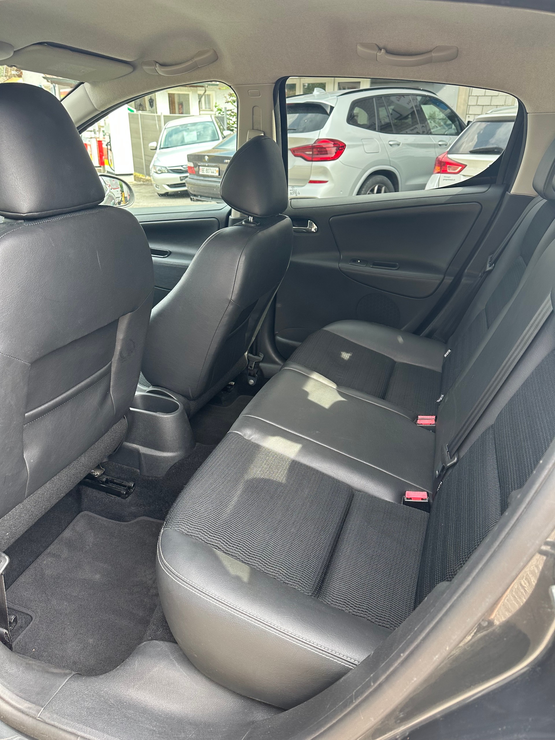 PEUGEOT 207 1.6 16V Swiss Edition-image-6