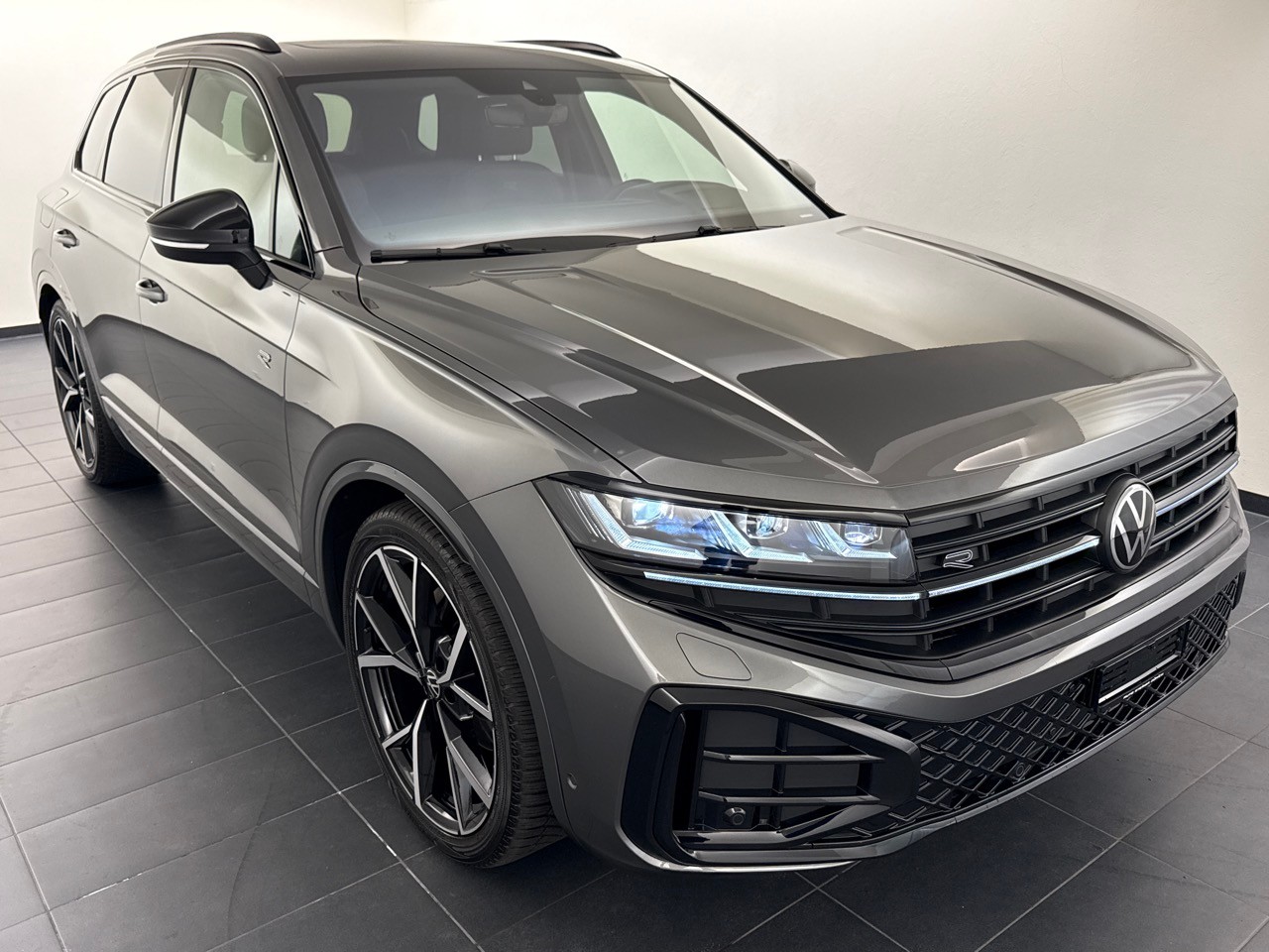 VW Touareg 3.0 TDI R-Line ''inkl. AHK & Standheizung''-showroom-element-3
