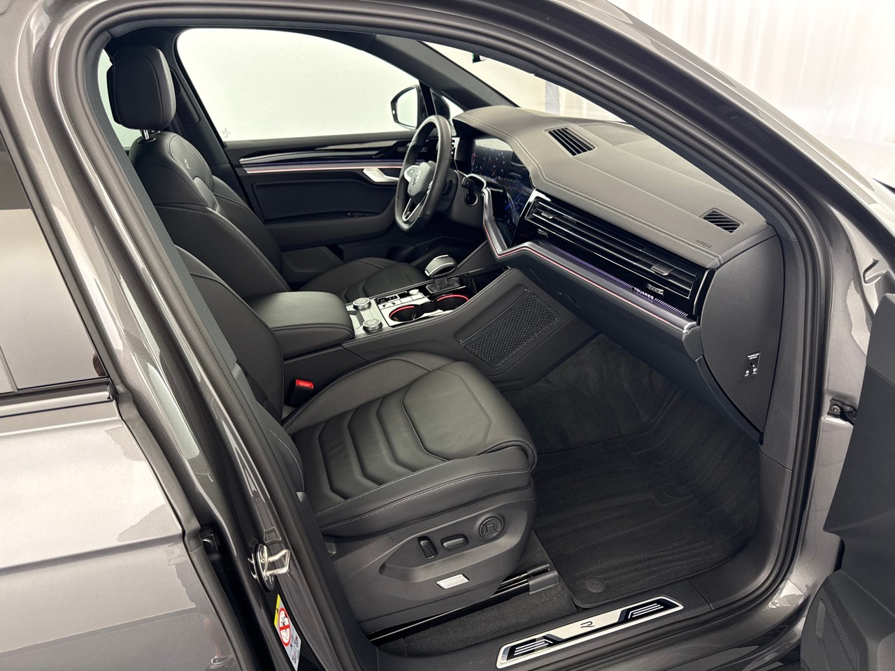 VW Touareg 3.0 TDI R-Line ''inkl. AHK & Standheizung''-image-8