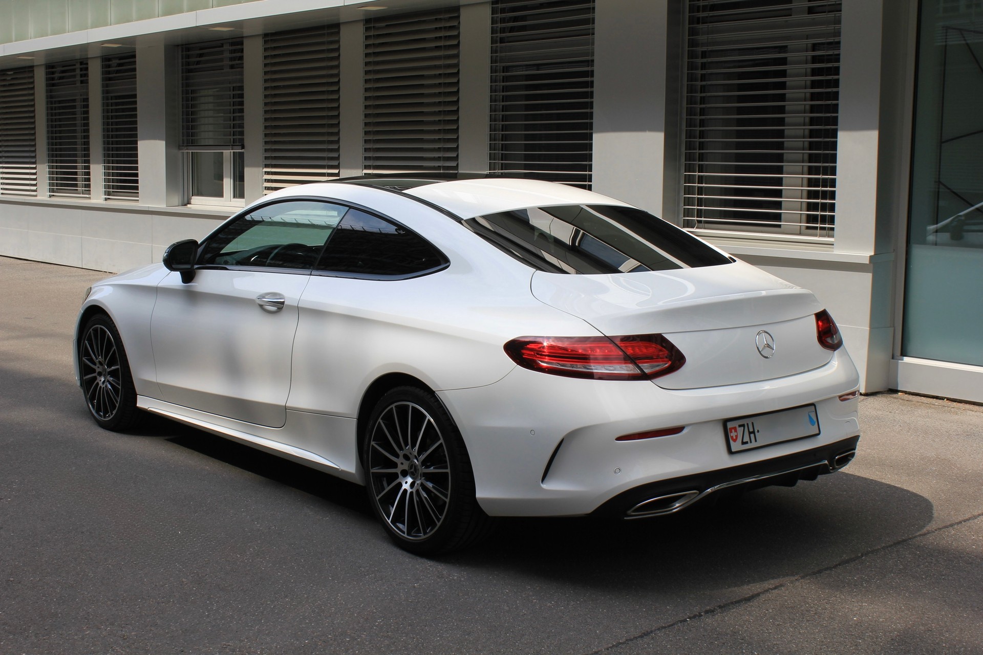MERCEDES-BENZ C 200 Coupé 4Matic AMG Line 9G-Tronic-image-1