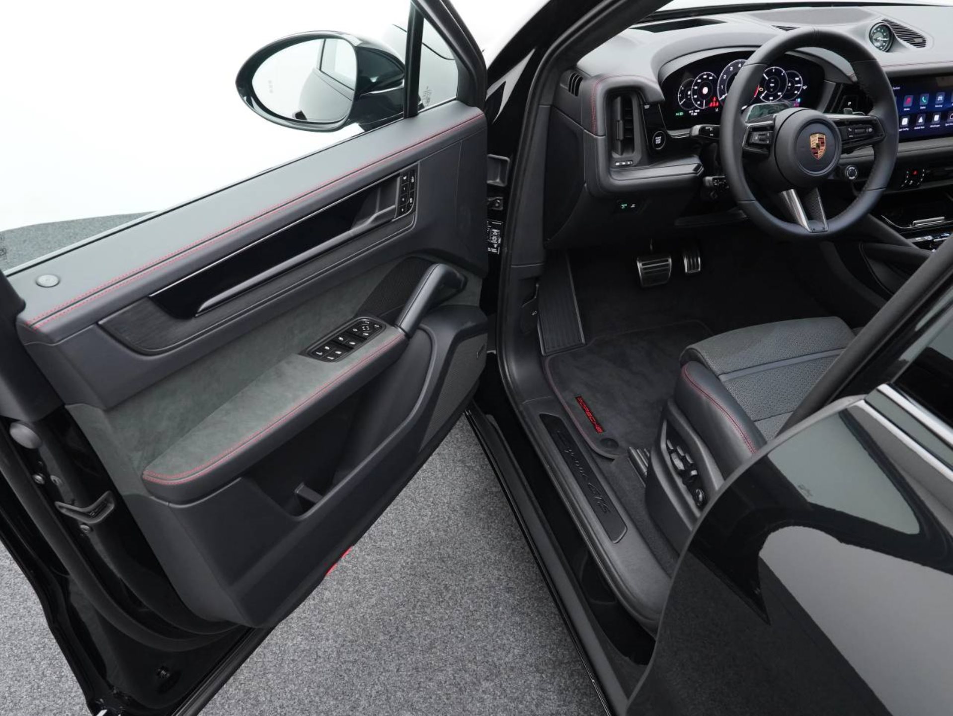 PORSCHE Cayenne GTS Coupé-showroom-element-3