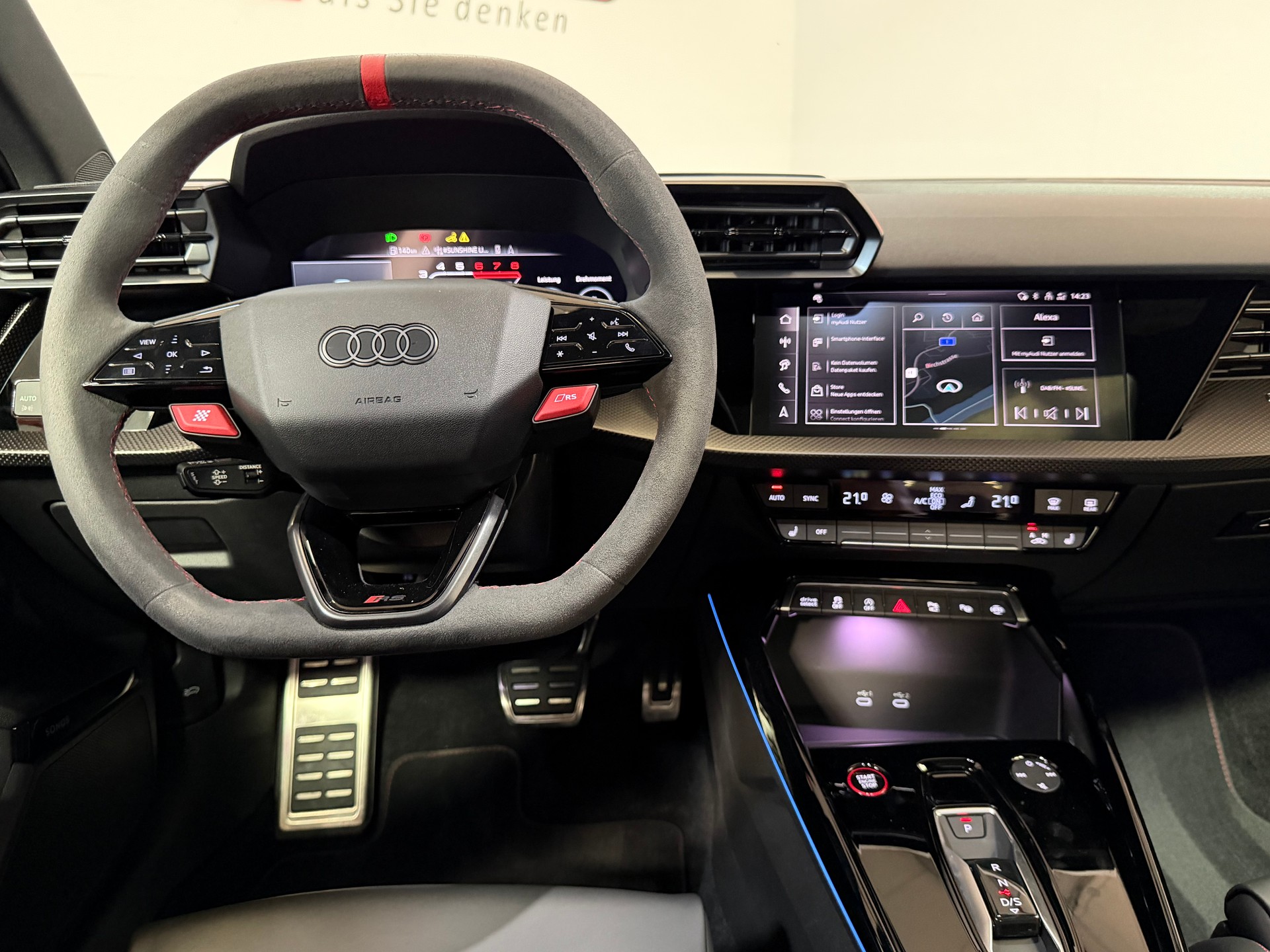 AUDI RS3 Limousine 2.5 TSI quattro S-tronic Carbon-image-22
