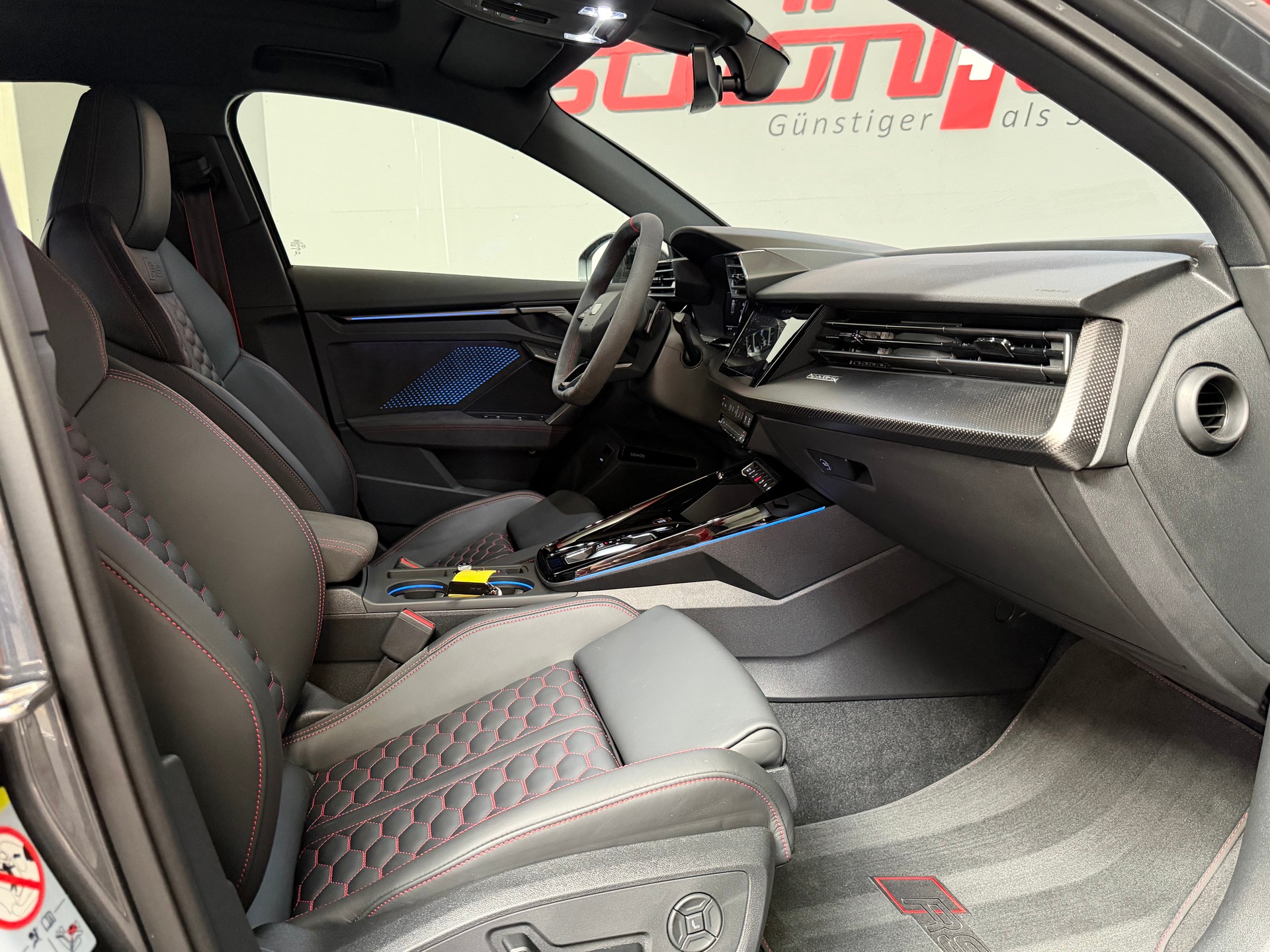 AUDI RS3 Limousine 2.5 TSI quattro S-tronic Carbon-image-23