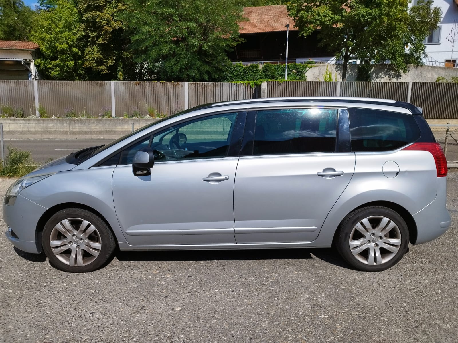 PEUGEOT 5008 2.0 HDI Business Automatic-image-8