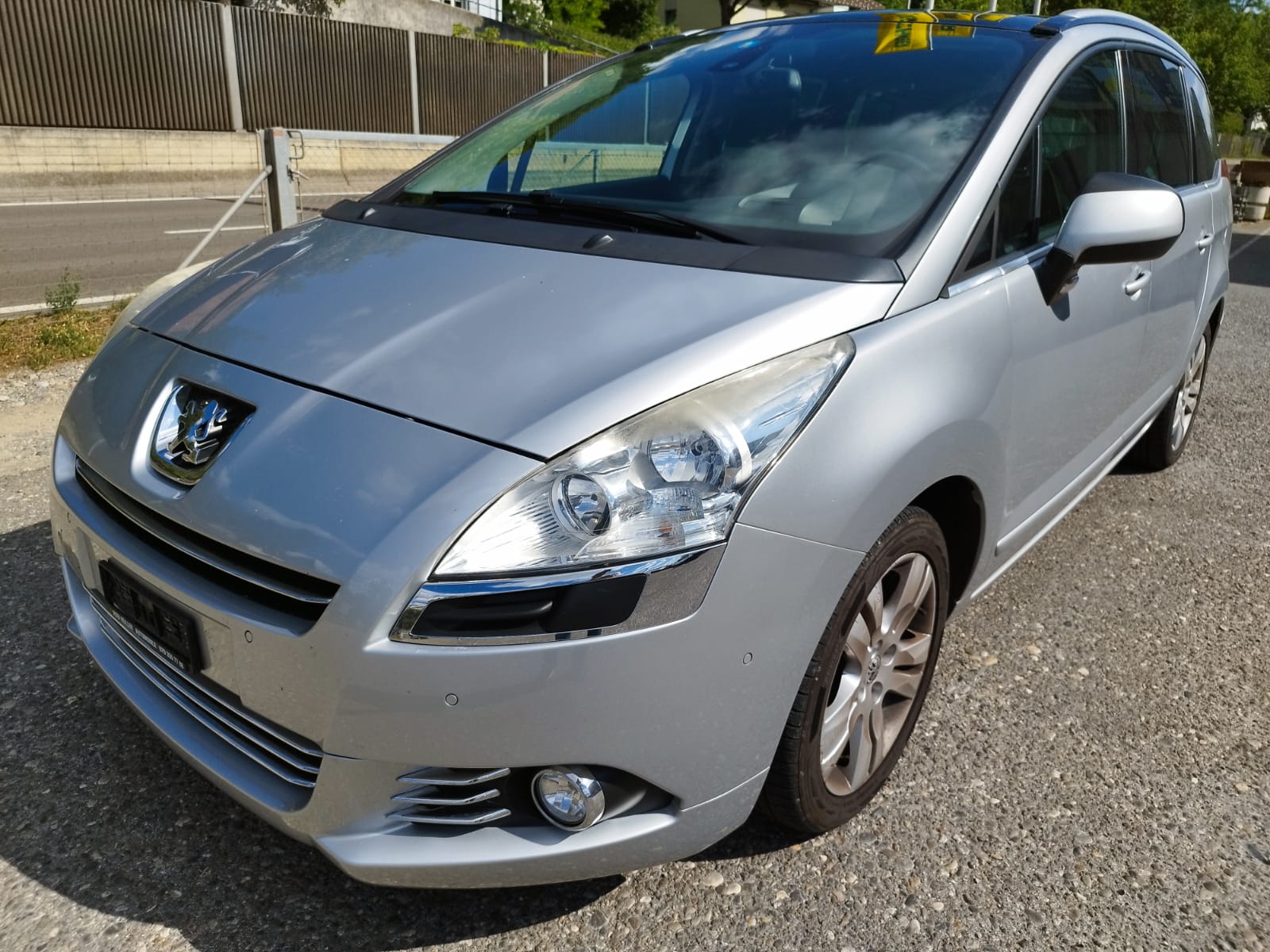 PEUGEOT 5008 2.0 HDI Business Automatic-image-2