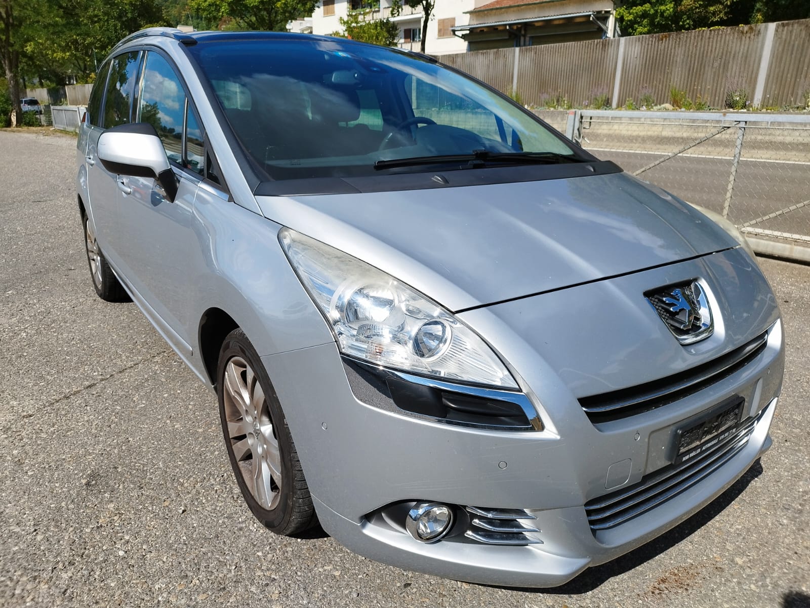 PEUGEOT 5008 2.0 HDI Business Automatic-image-1