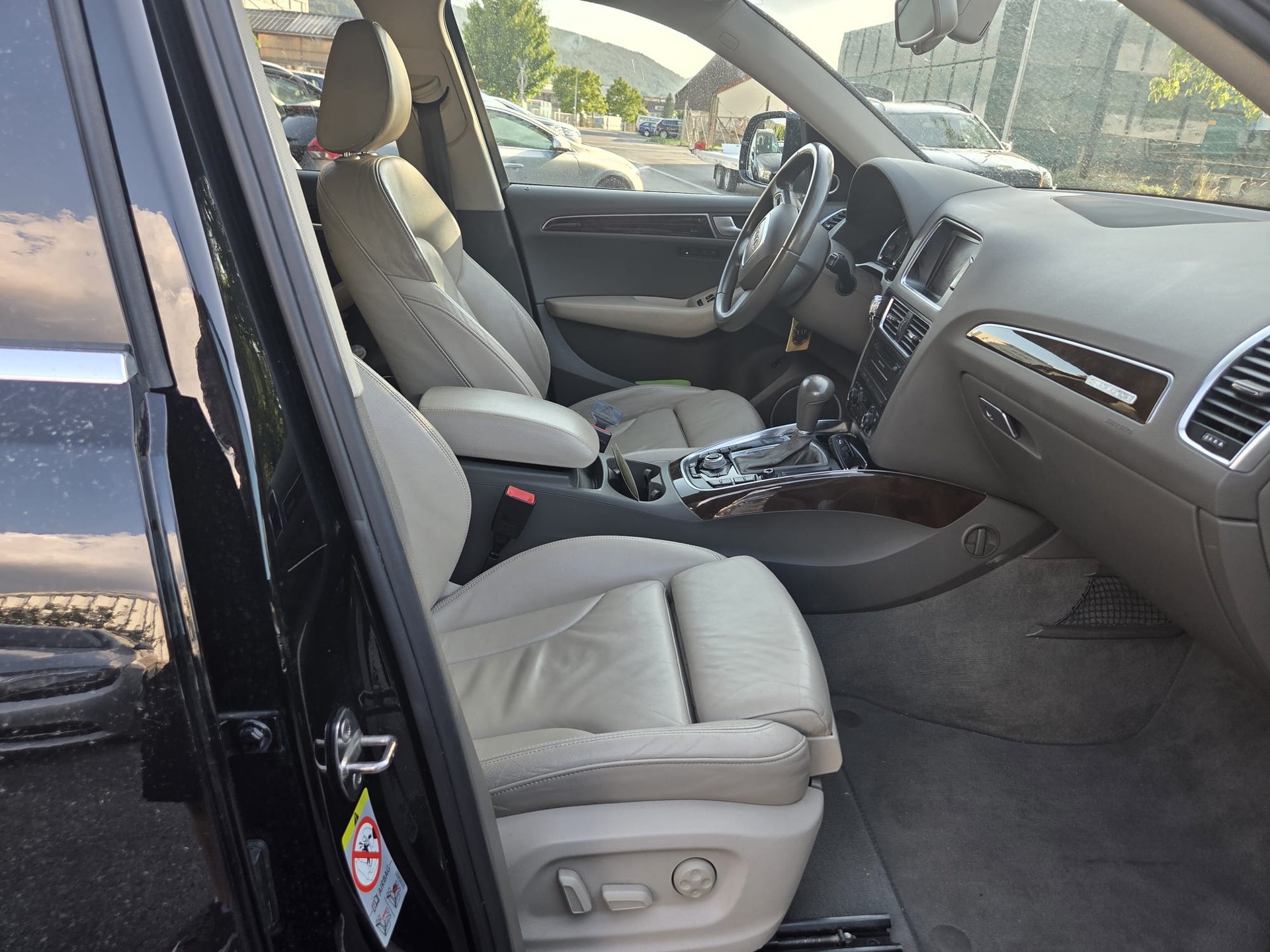 AUDI Q5 3.0 TDI quattro S-tronic-image-10