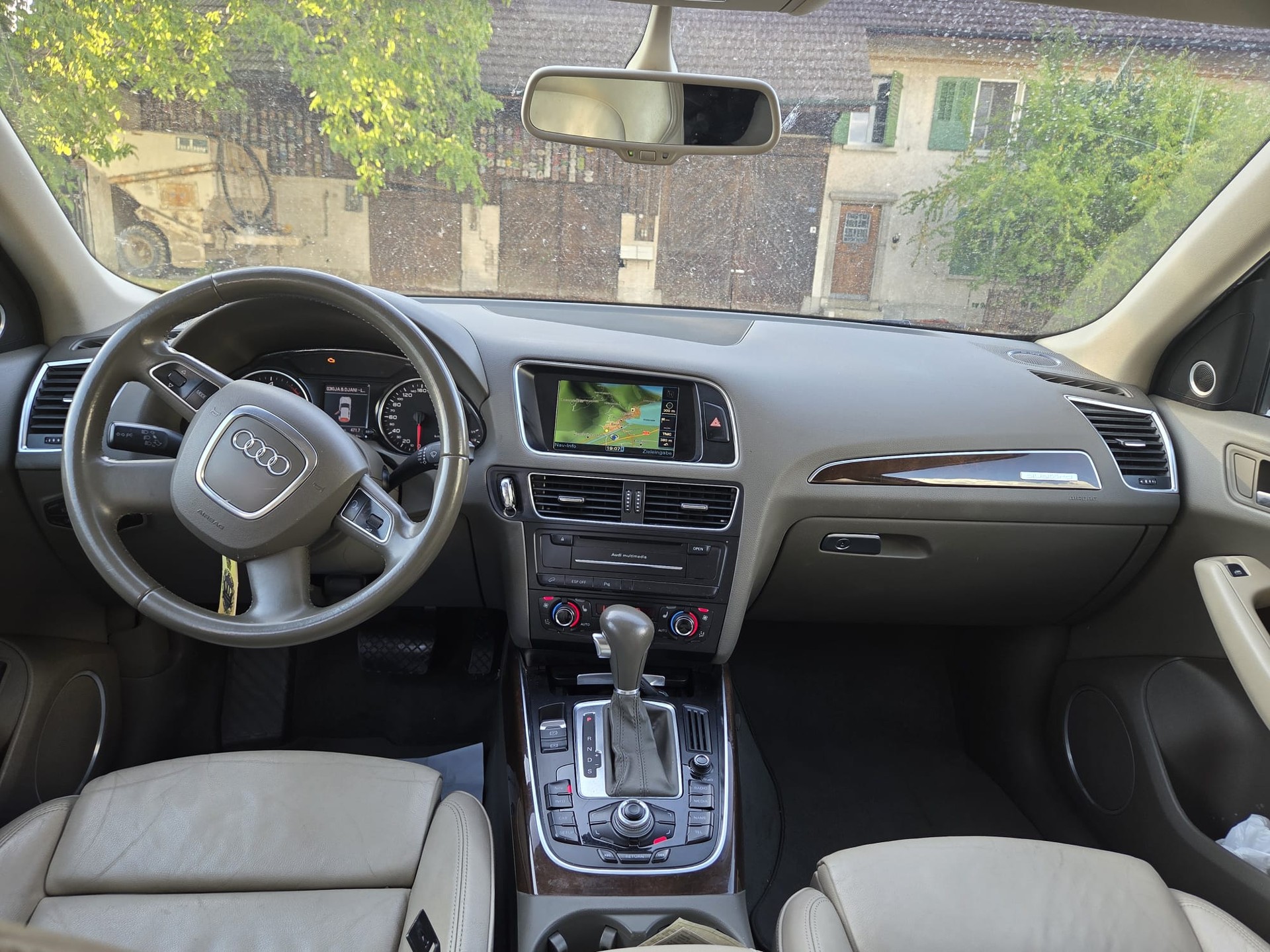 AUDI Q5 3.0 TDI quattro S-tronic-image-8