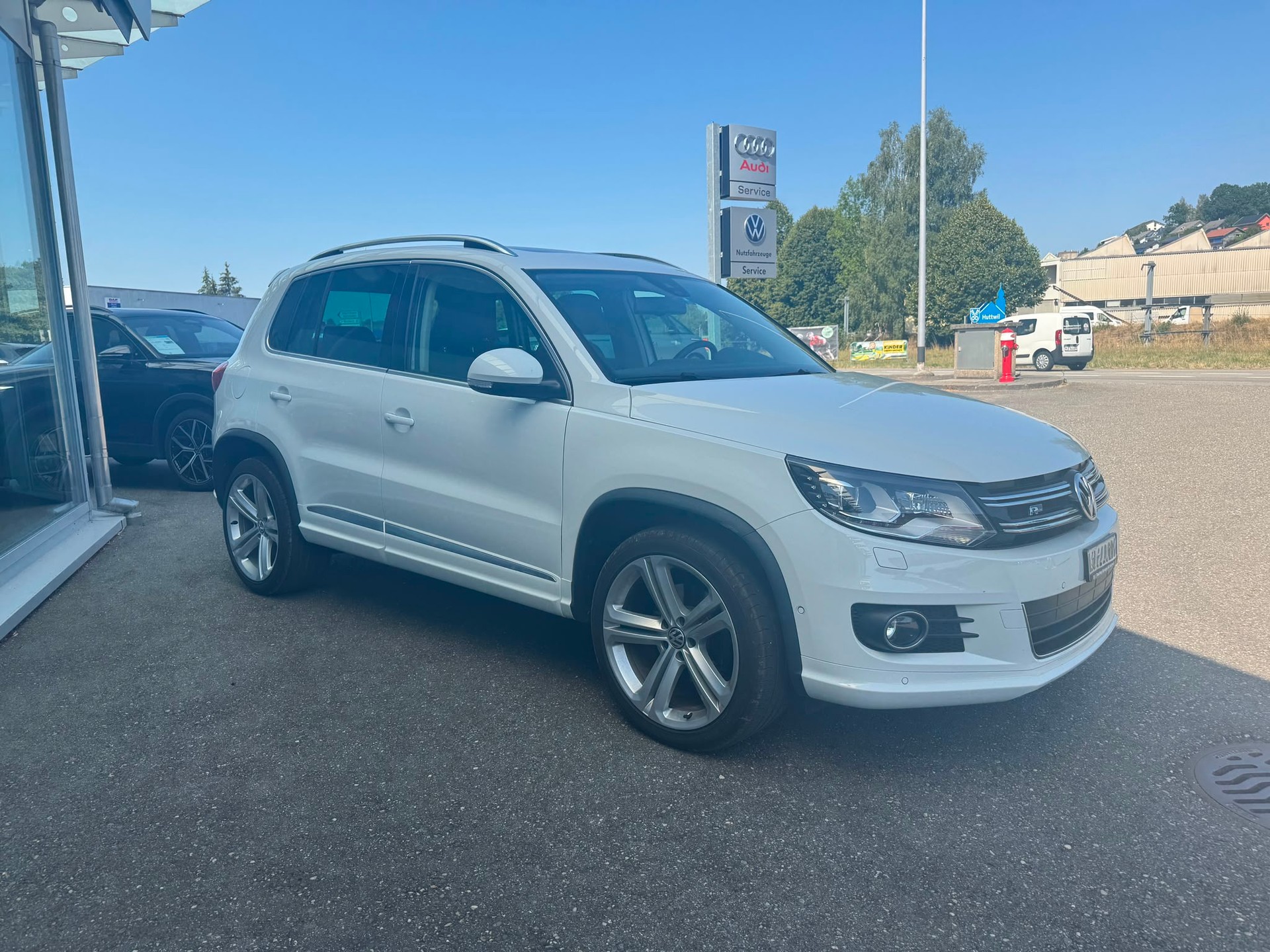 VW Tiguan 2.0 TDI BlueMotion Sport&Style 4Motion DSG R-Line 4x4-image-4