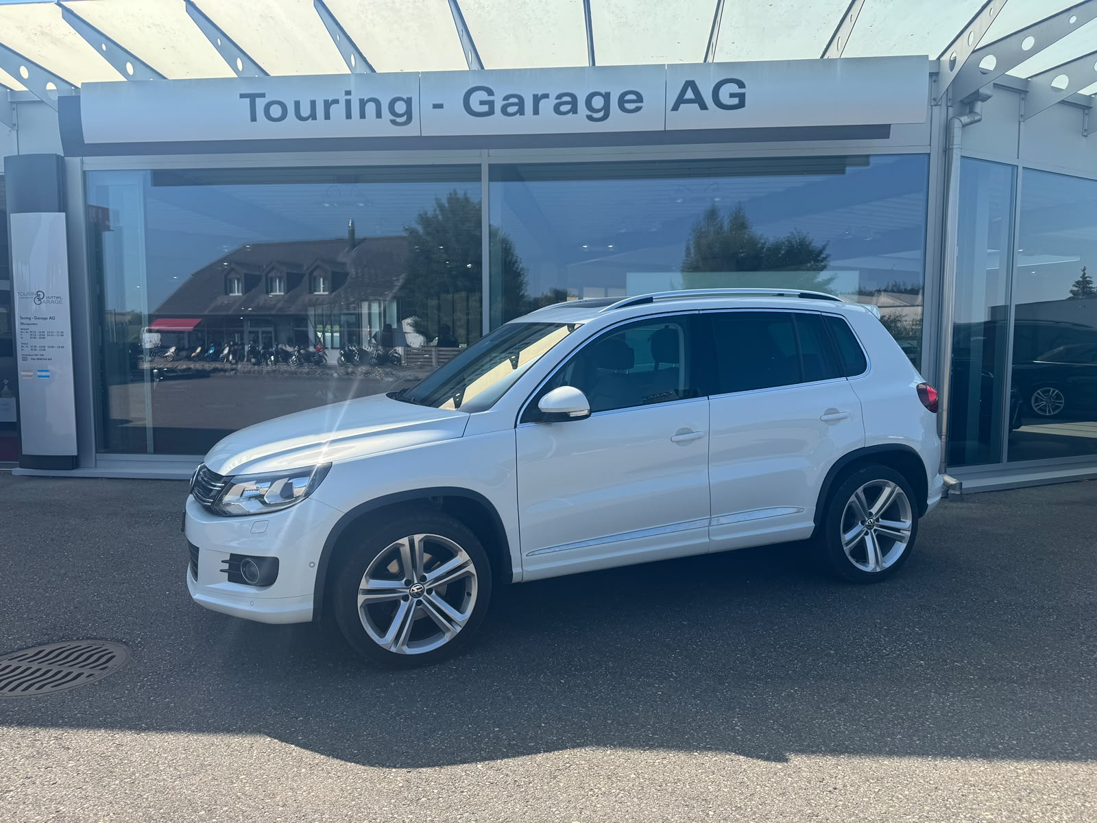 VW Tiguan 2.0 TDI BlueMotion Sport&Style 4Motion DSG R-Line 4x4-showroom-element-1