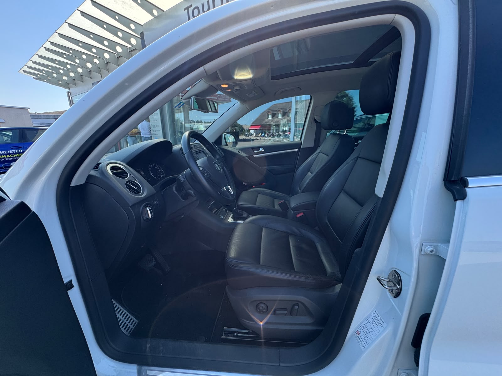 VW Tiguan 2.0 TDI BlueMotion Sport&Style 4Motion DSG R-Line 4x4-image-8