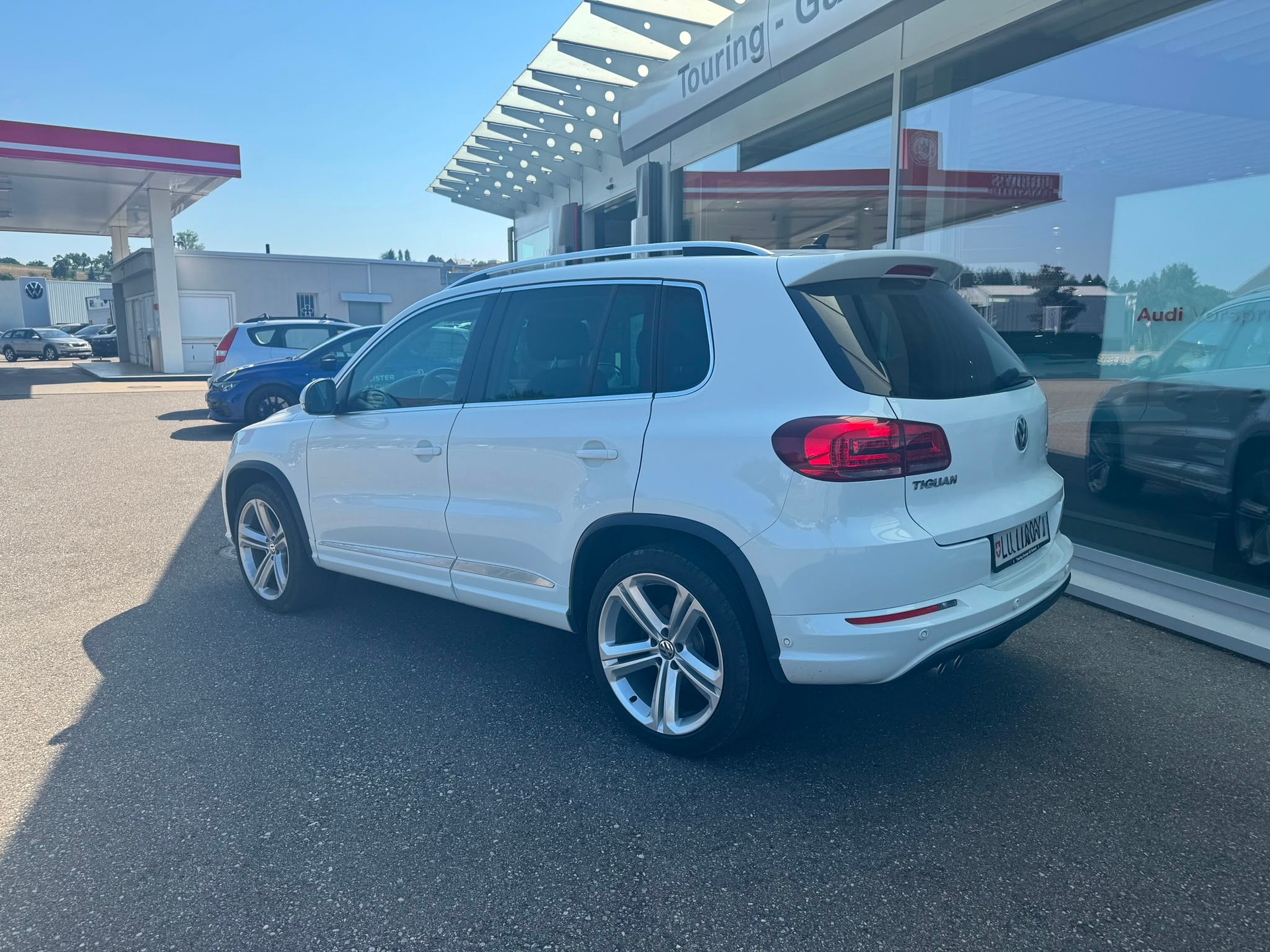 VW Tiguan 2.0 TDI BlueMotion Sport&Style 4Motion DSG R-Line 4x4-showroom-element-2