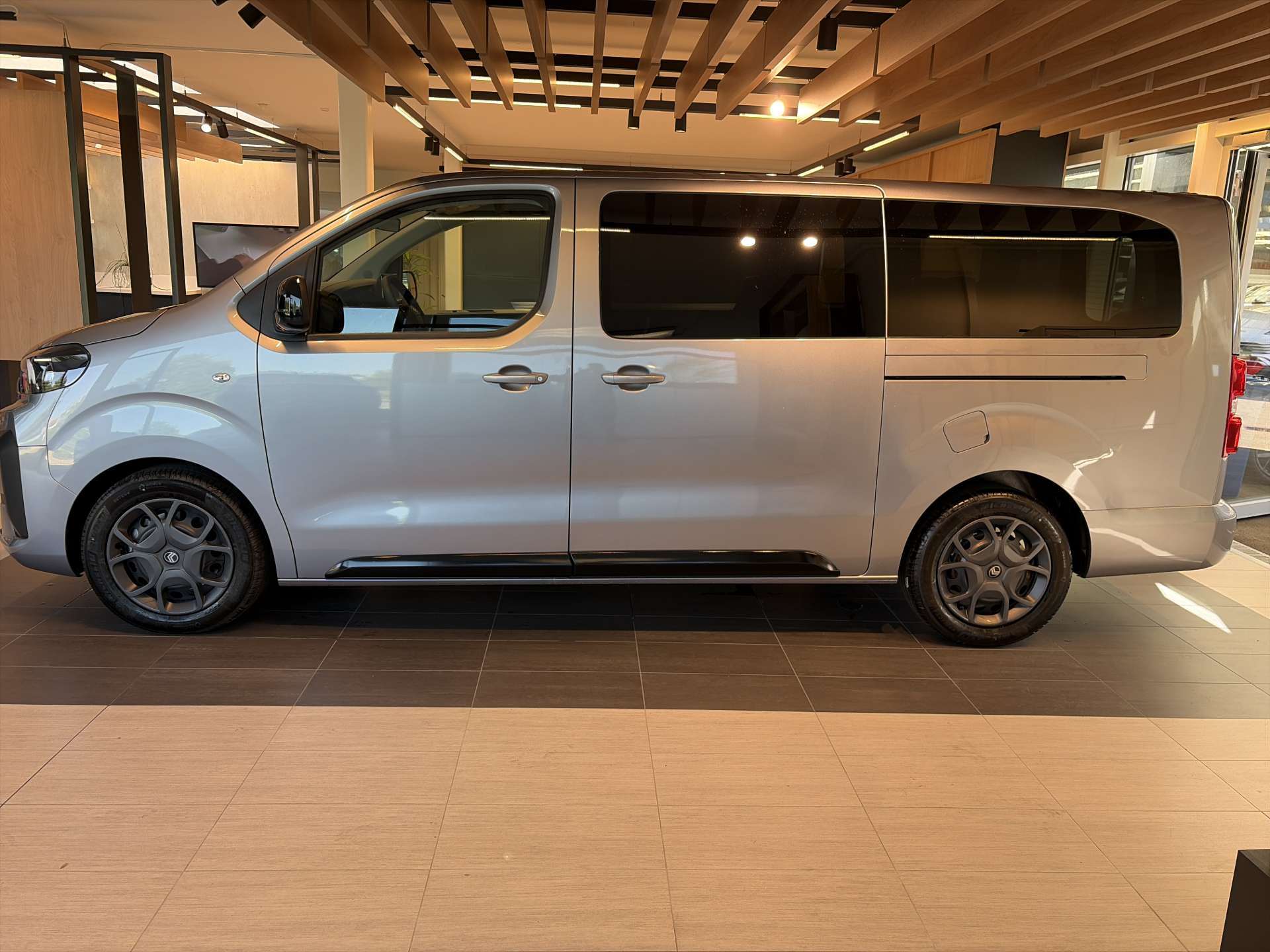 CITROEN Spacetourer 2.2 BlueHDi You XL EAT8-Automat 9-Plätzer-image-11