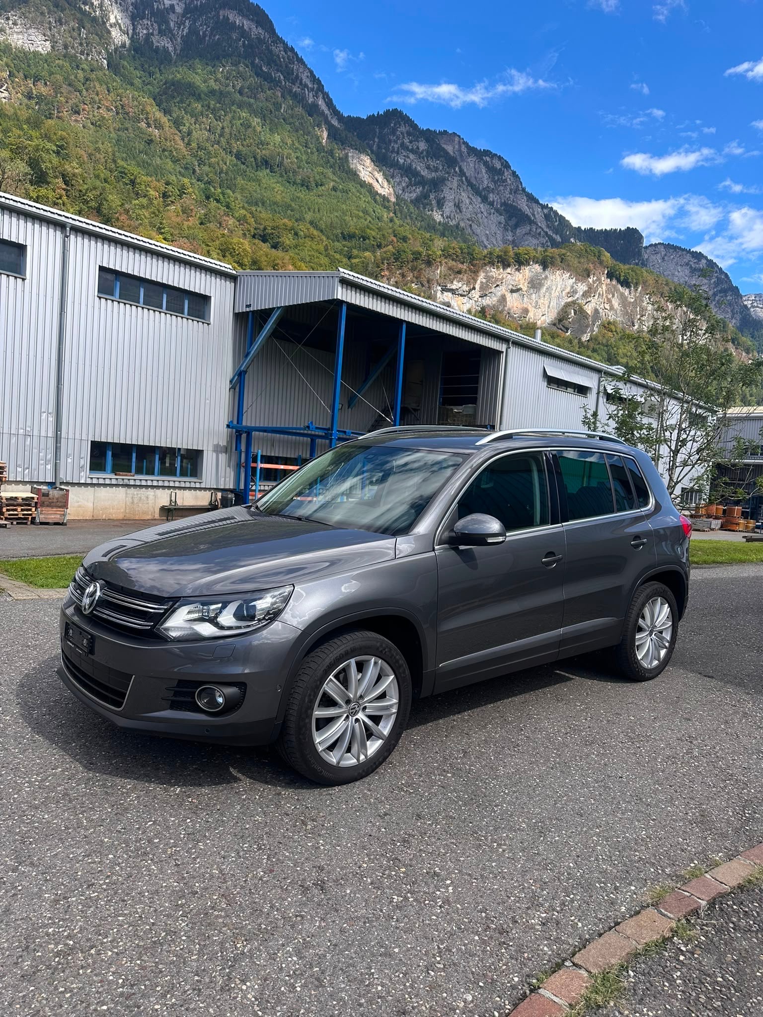 VW Tiguan 2.0 TSI Design 4Motion DSG-showroom-element-1