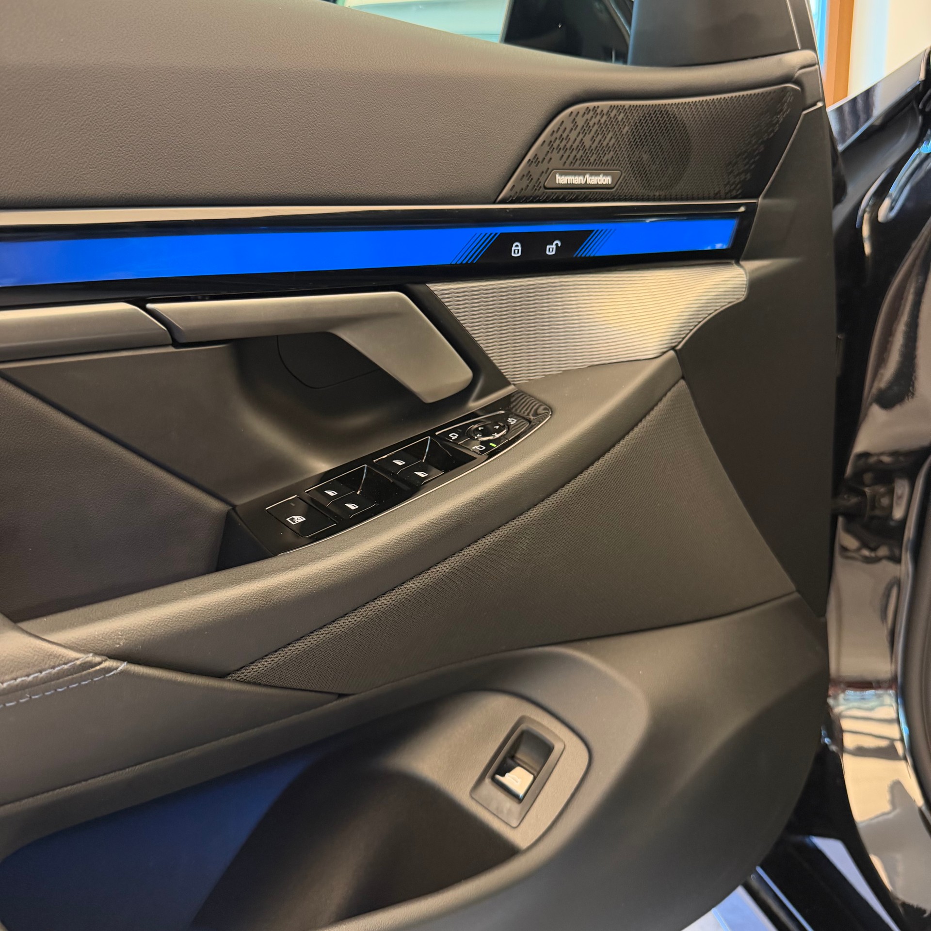 BMW 520i 48V M Sport Steptronic-image-7