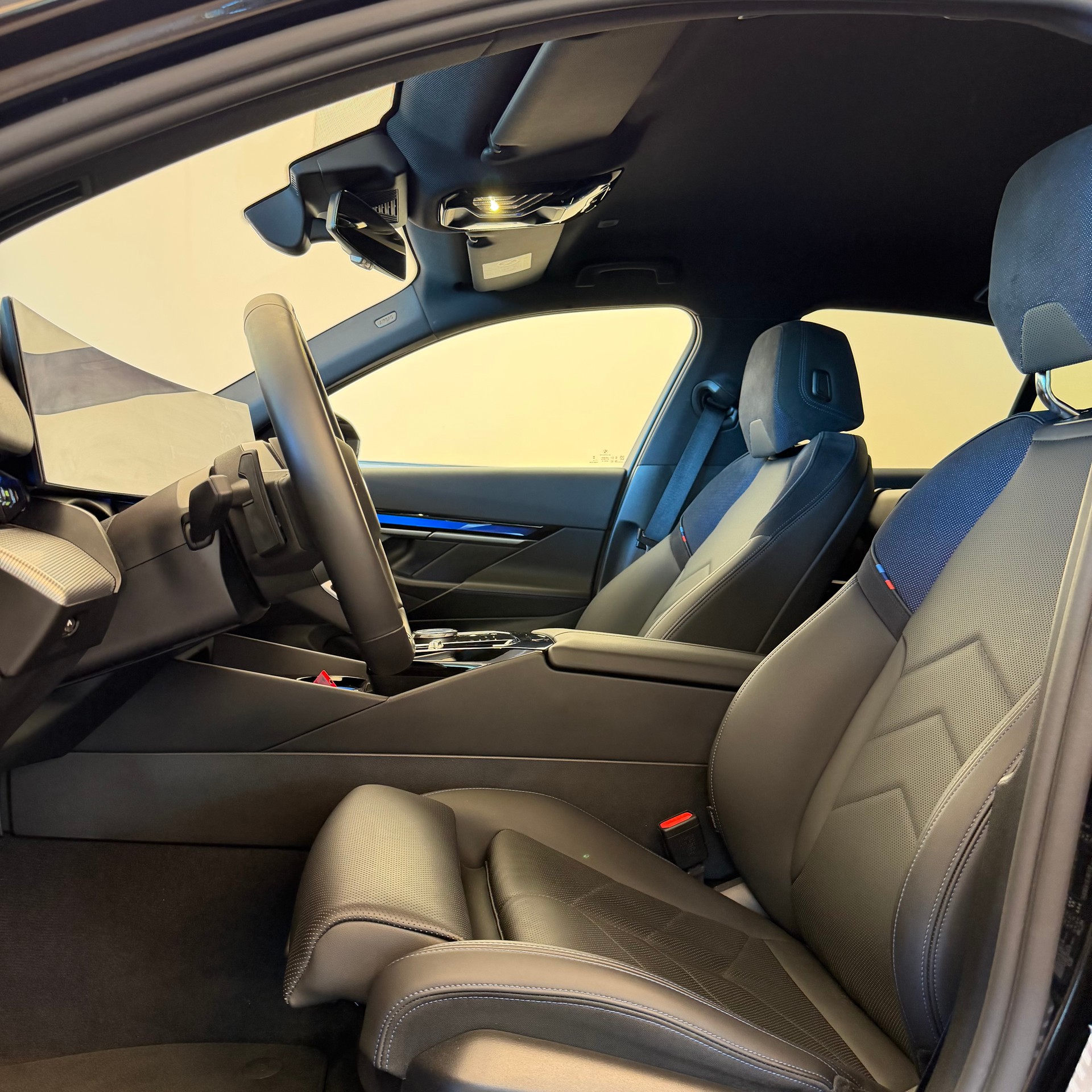 BMW 520i 48V M Sport Steptronic-image-6