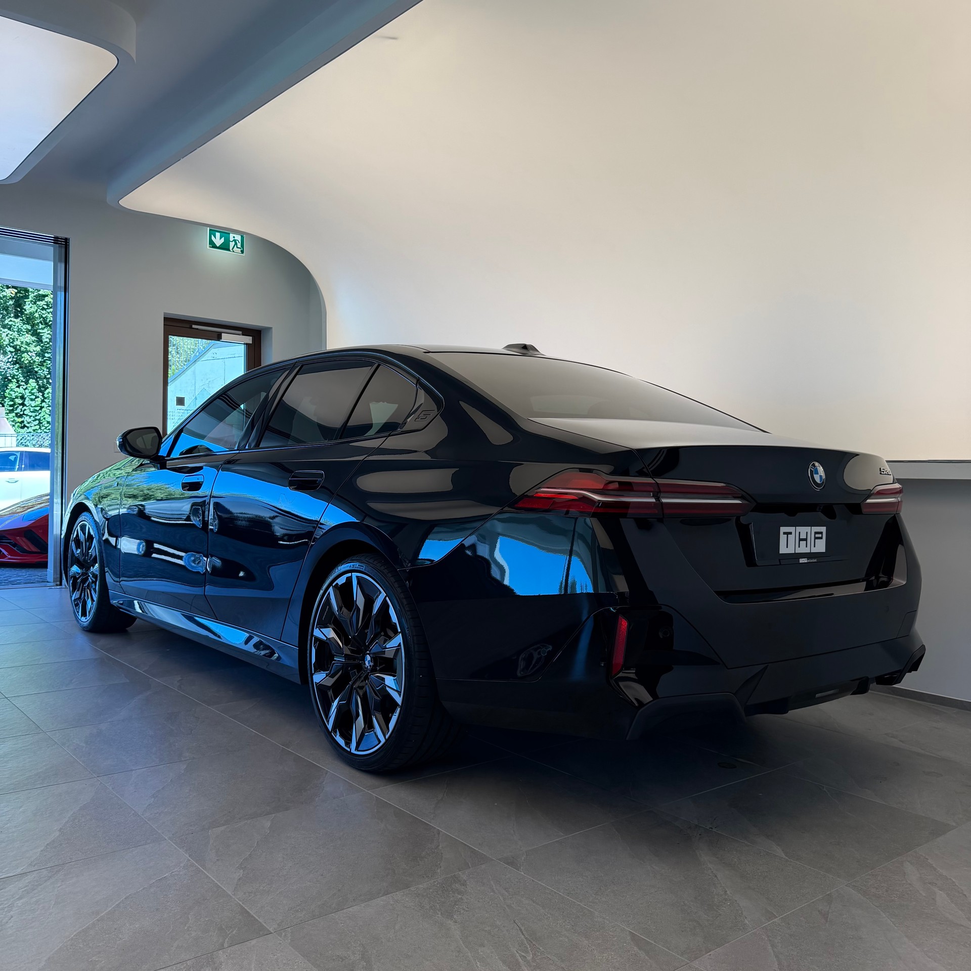BMW 520i 48V M Sport Steptronic-image-4