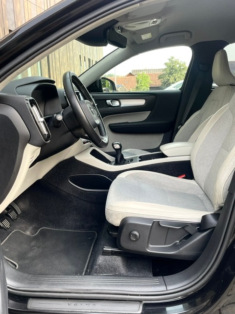 VOLVO XC40 D3 Momentum-image-15