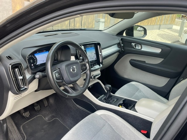 VOLVO XC40 D3 Momentum-image-14