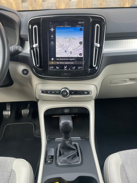 VOLVO XC40 D3 Momentum-image-19