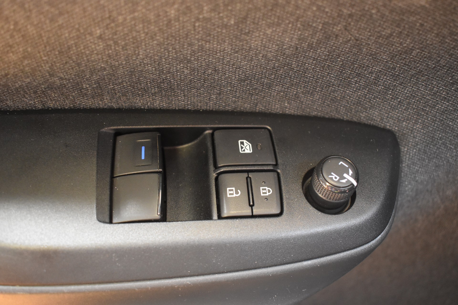 TOYOTA Yaris 1.5 Comfort e-CVT - New Model 2021-image-24