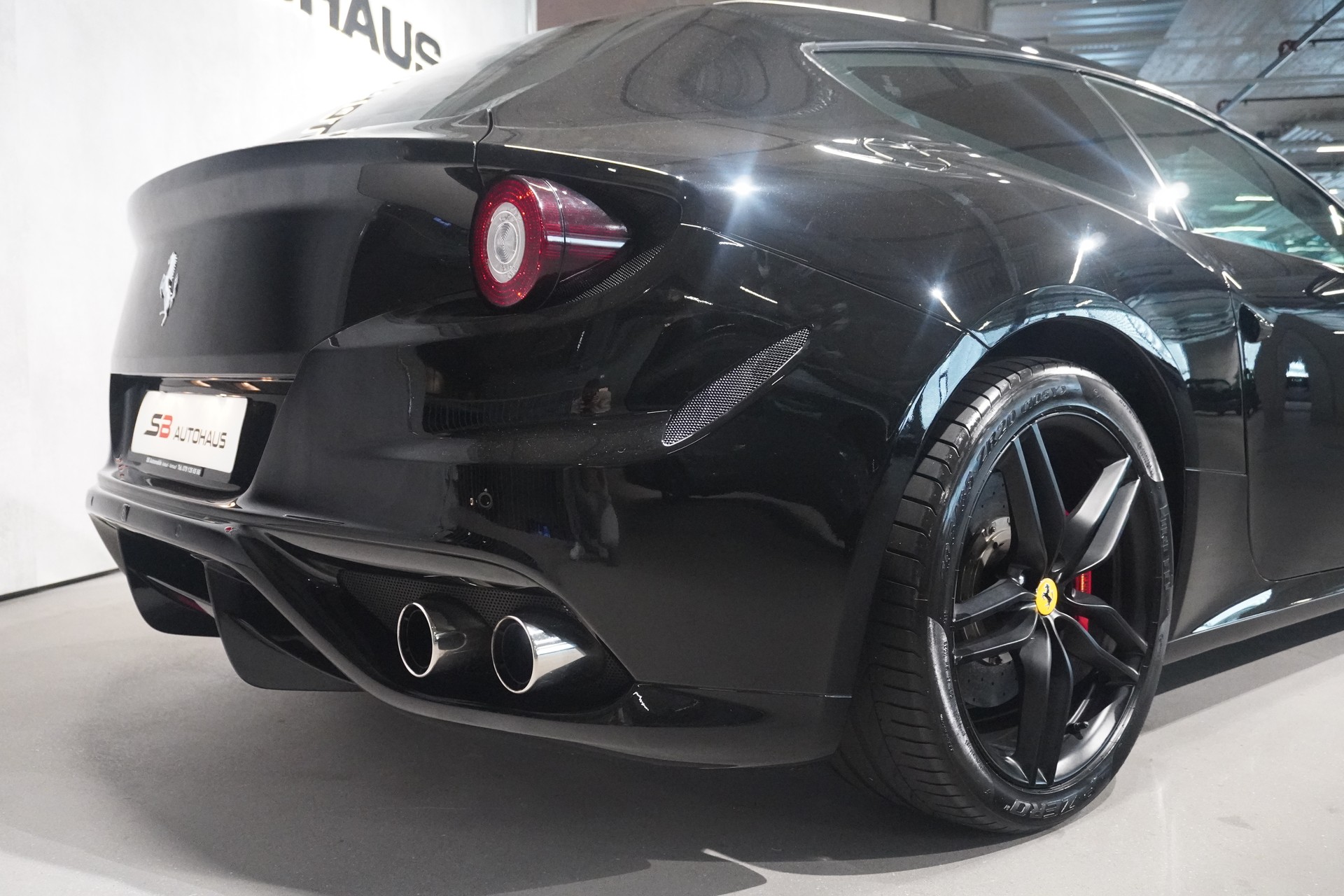 FERRARI FF-image-13