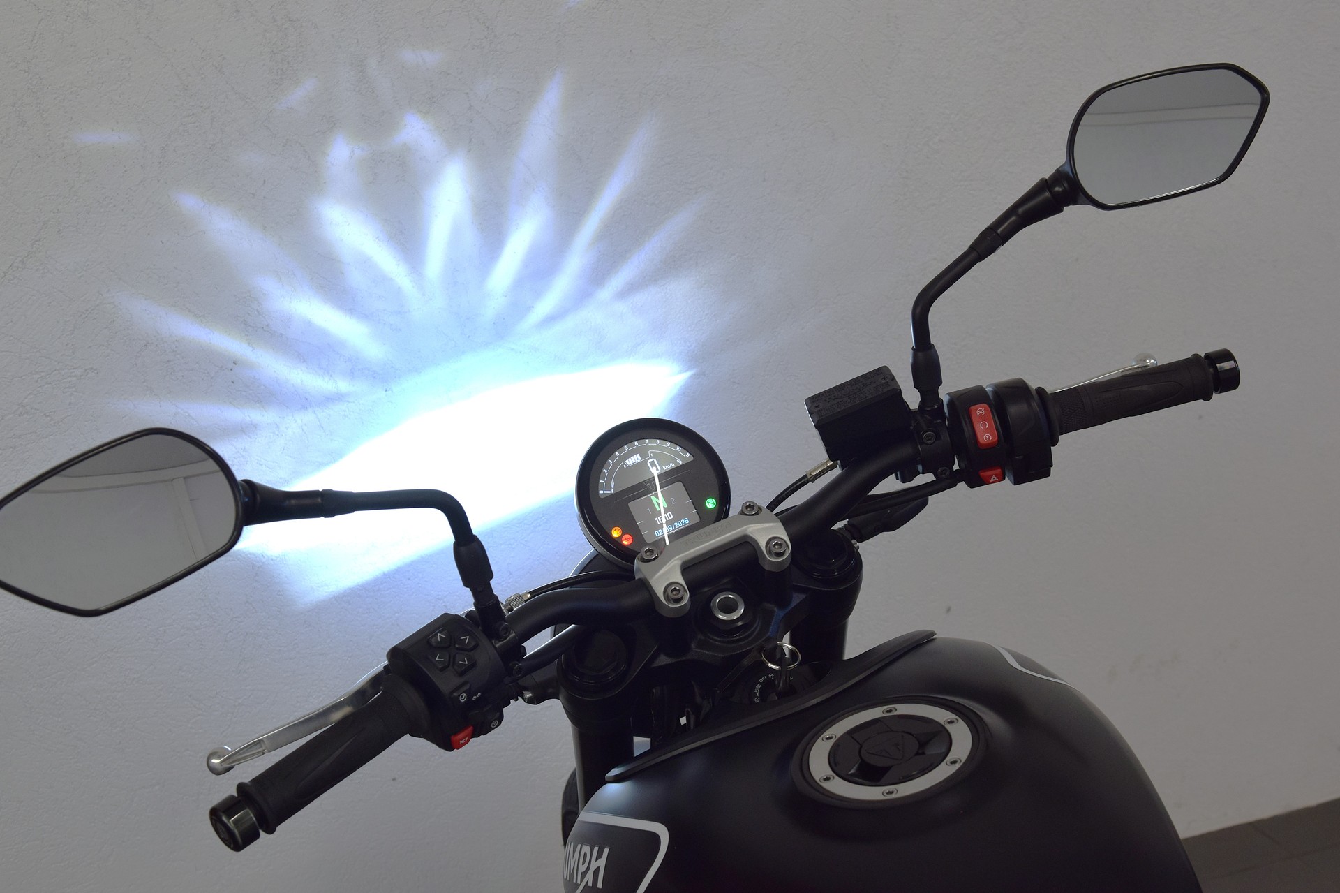 TRIUMPH Trident 660-image-4