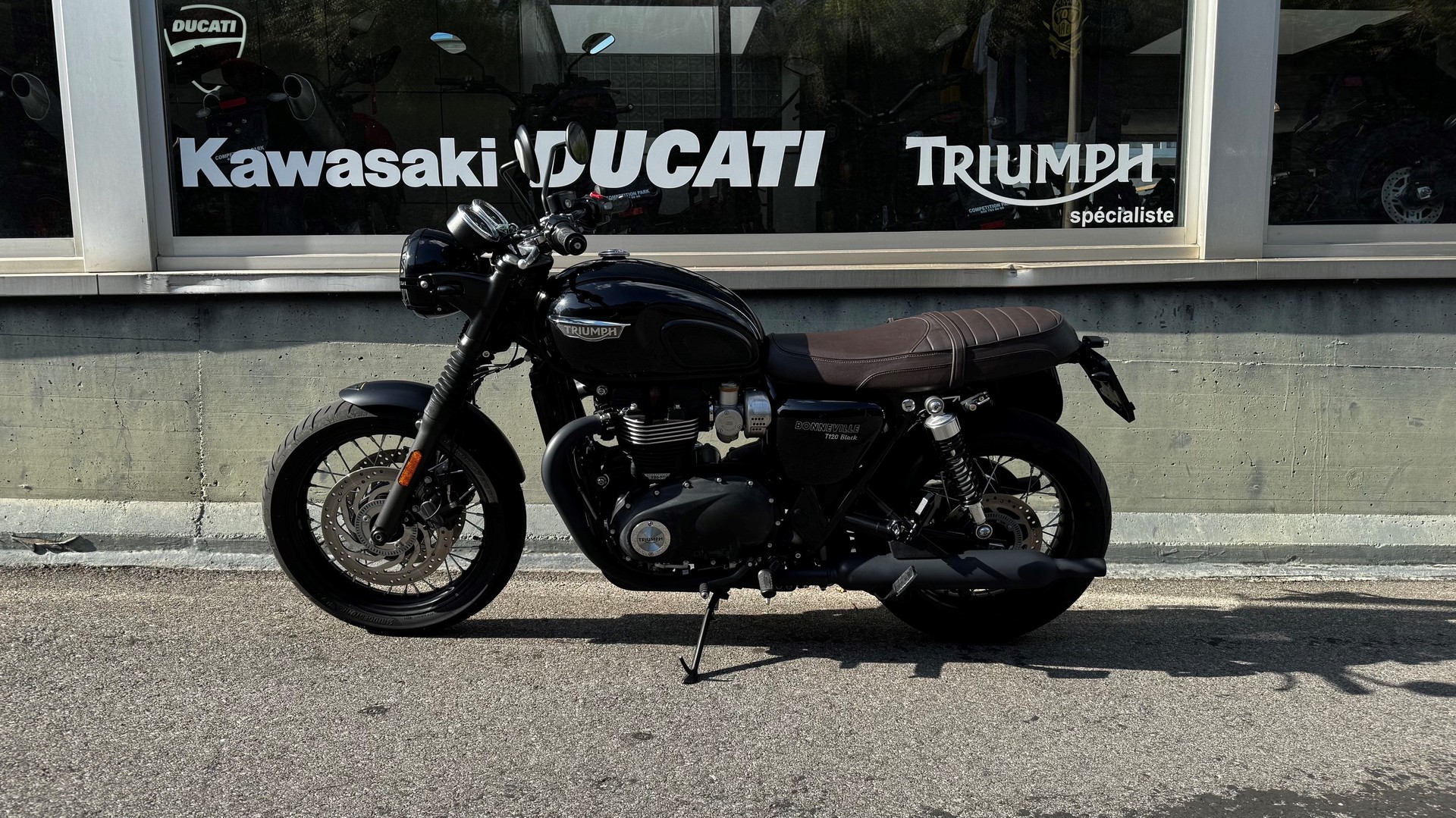 TRIUMPH Bonneville T120 Black-image-1