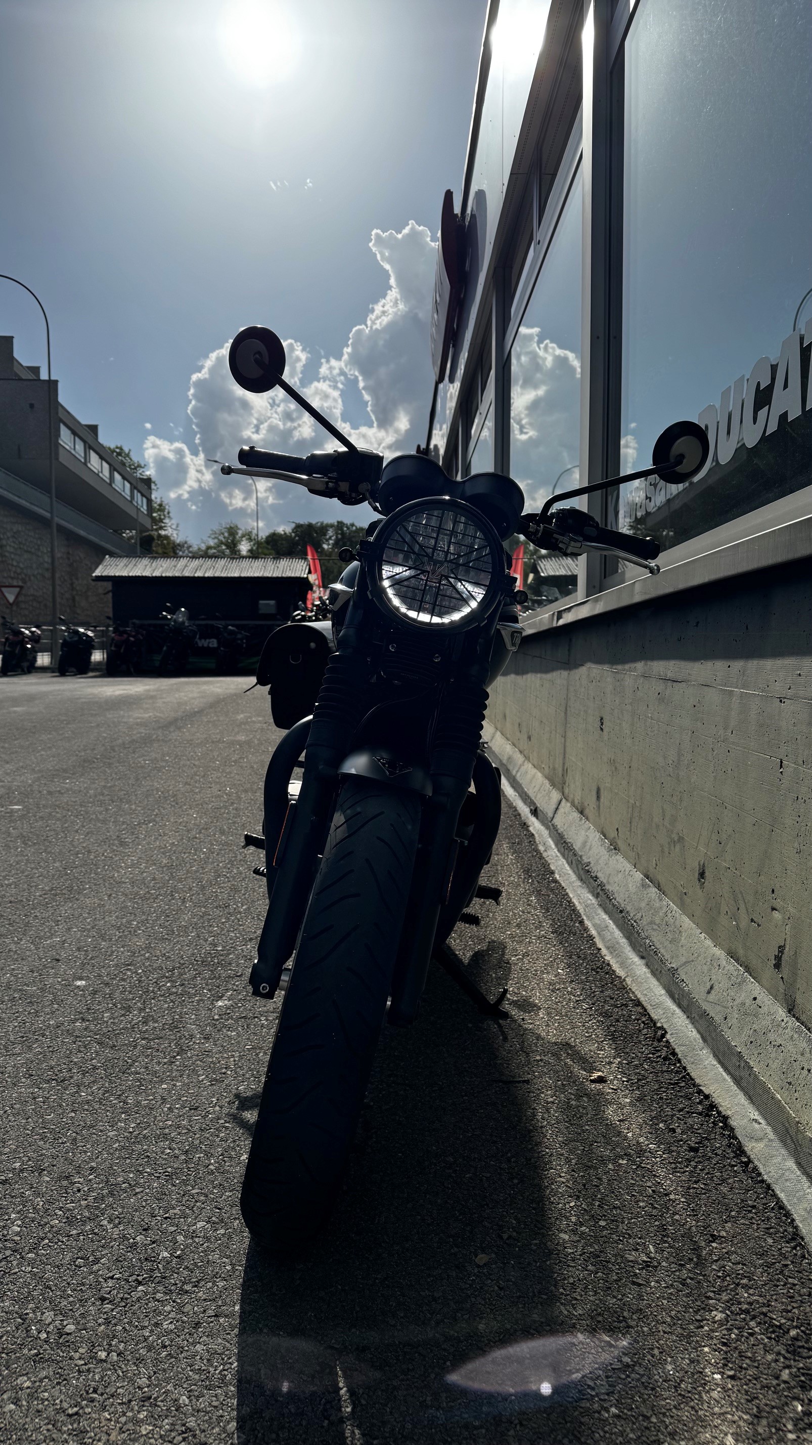 TRIUMPH Bonneville T120 Black-image-2