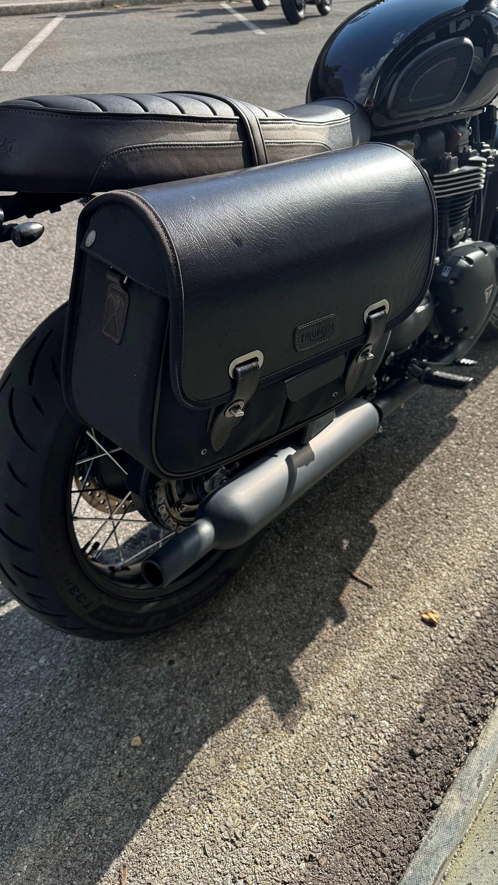 TRIUMPH Bonneville T120 Black-image-4