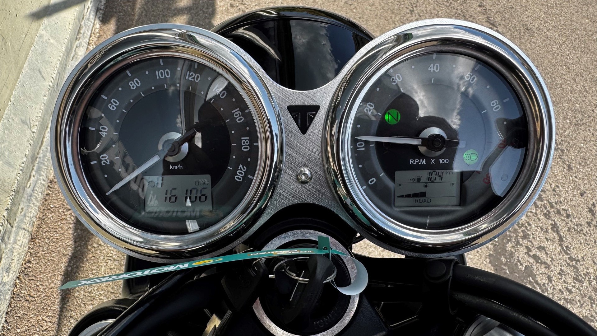 TRIUMPH Bonneville T120 Black-image-3